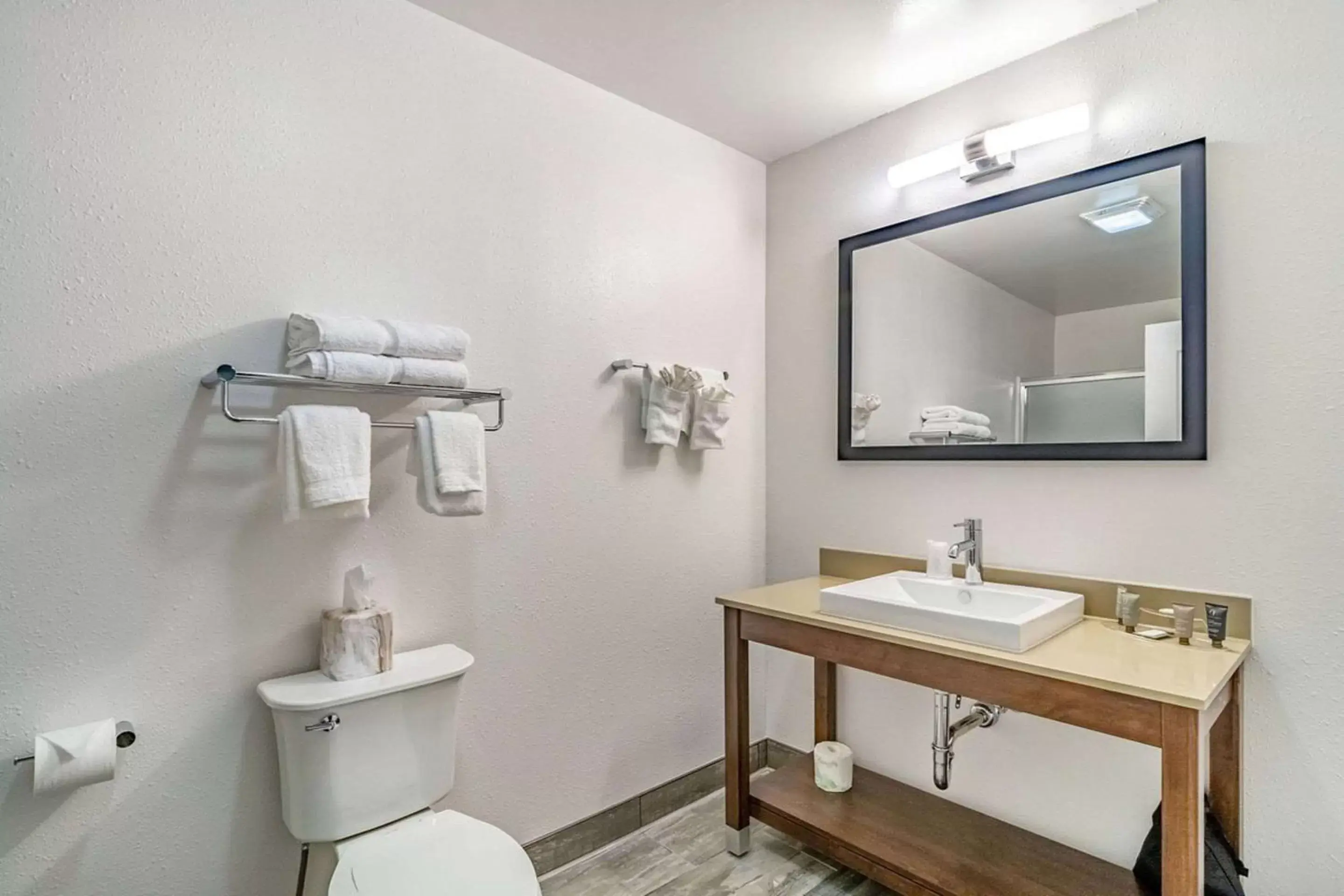 Bathroom in Riverview Inn & Suites, Ascend Hotel Collection