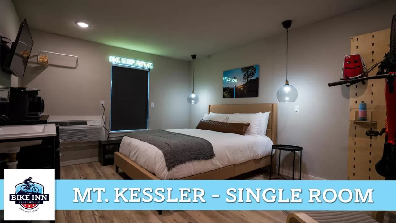 Photo of the whole room, Bed in The Bike Inn