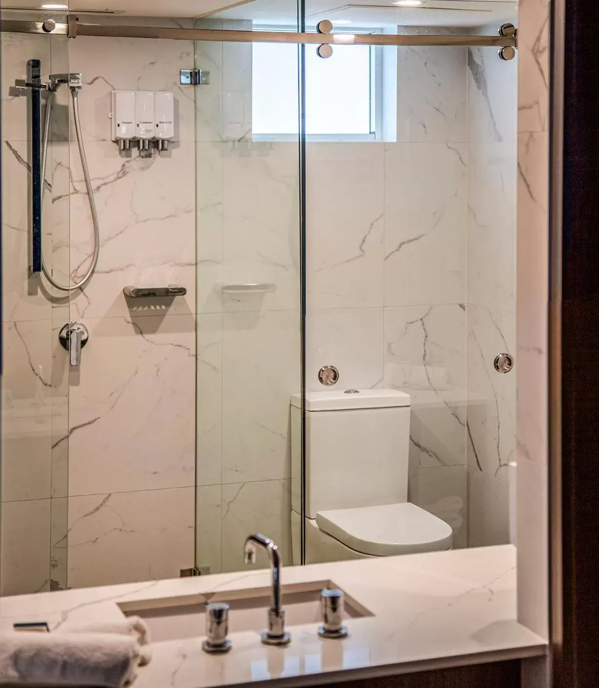 Shower, Bathroom in Ocean Front Motel