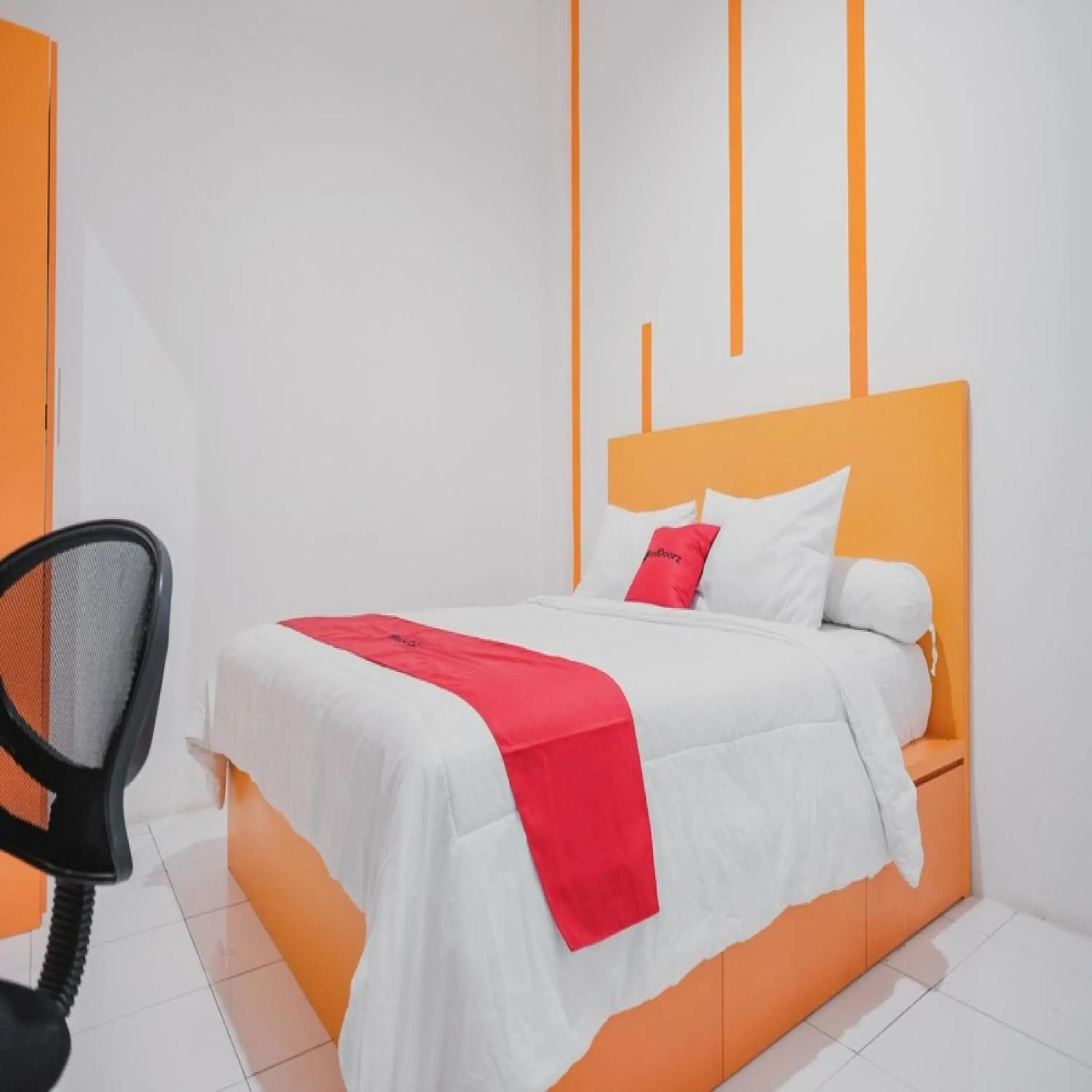 Bedroom, Bed in RedDoorz @ Jalan Sukabangun 2 Palembang