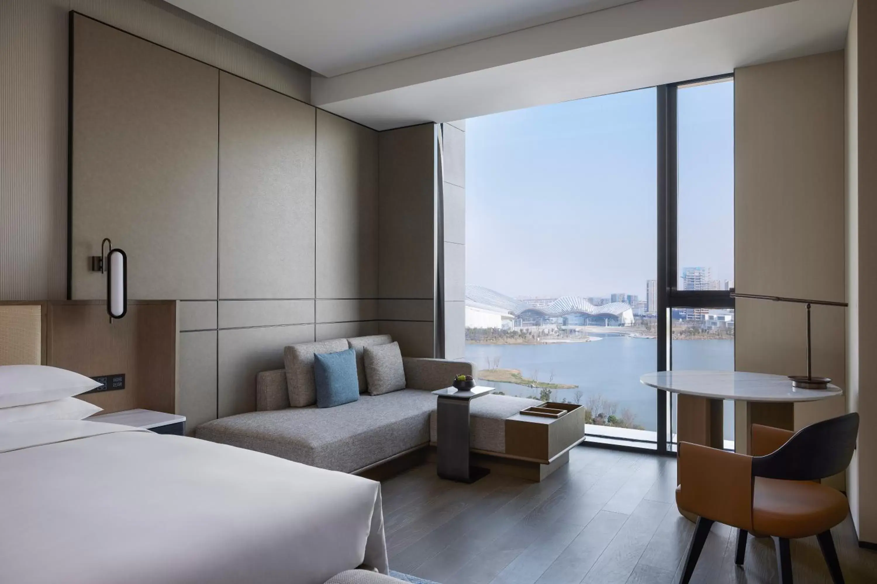 Premier King Room with Lake View in Nantong Marriott Hotel Premier King Room with Lake View in Nantong Marriott Hotel