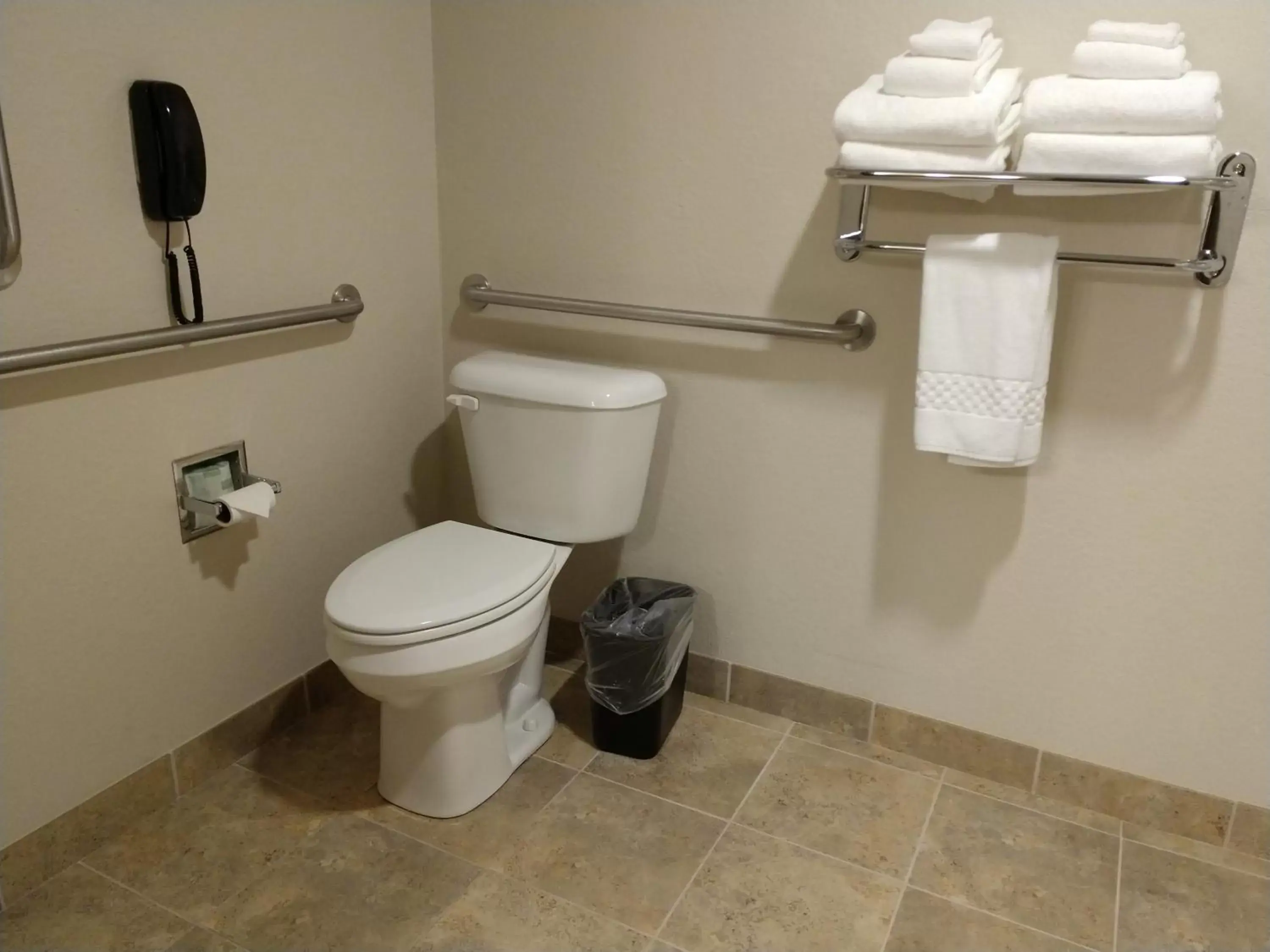 Bathroom in Cobblestone Inn & Suites - Monticello