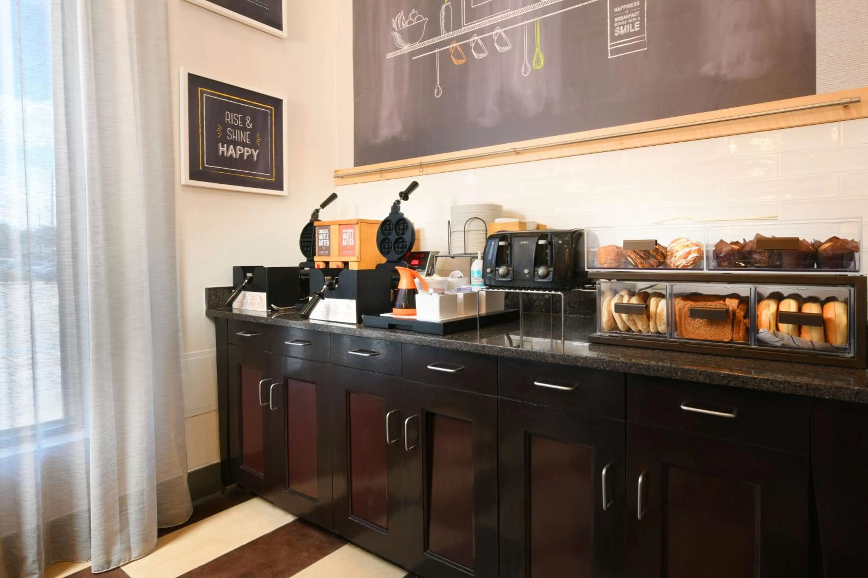 Breakfast in Hampton Inn & Suites Houston-Medical Center-NRG Park