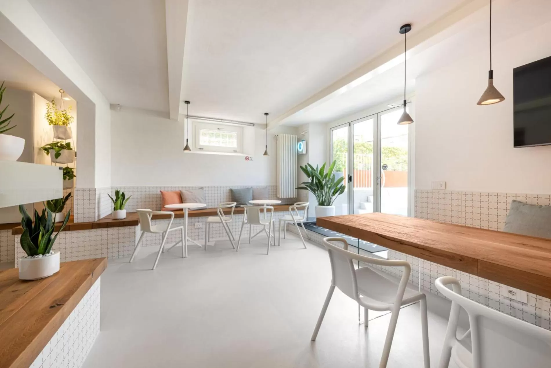 Communal kitchen in Villa Fedora Luxury Suites