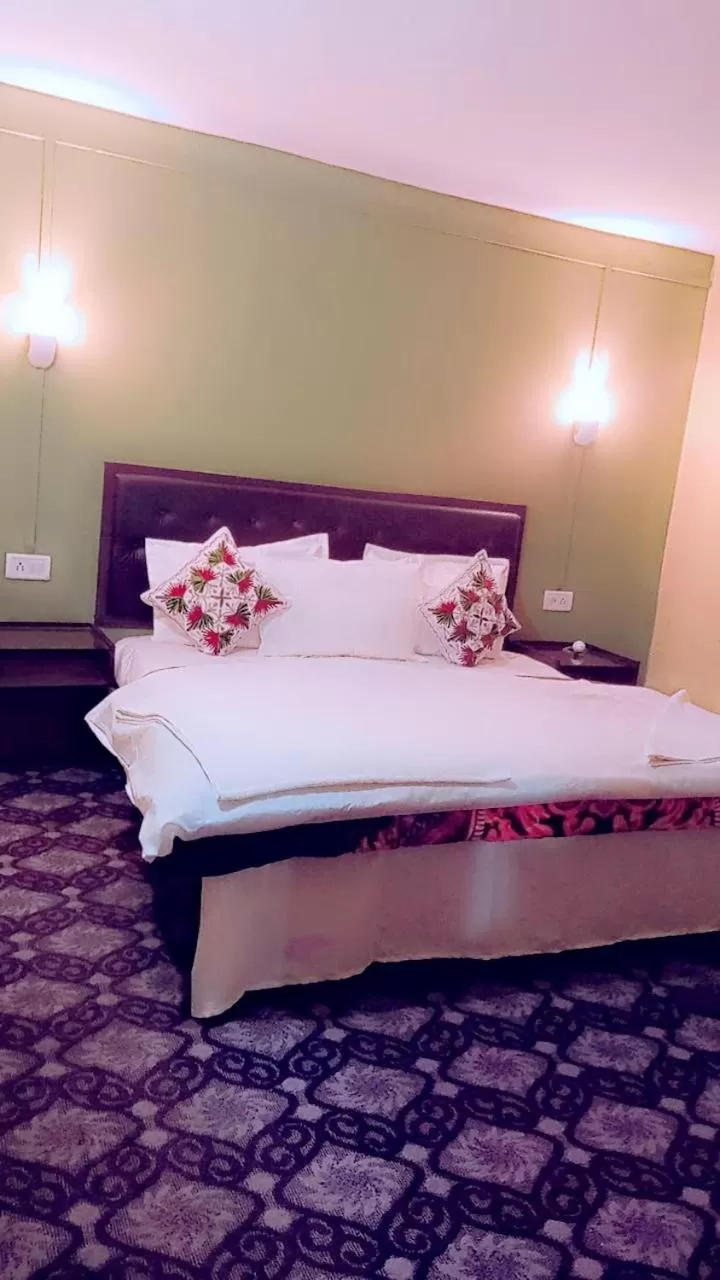 Bedroom, Bed in Dreamland Cottage