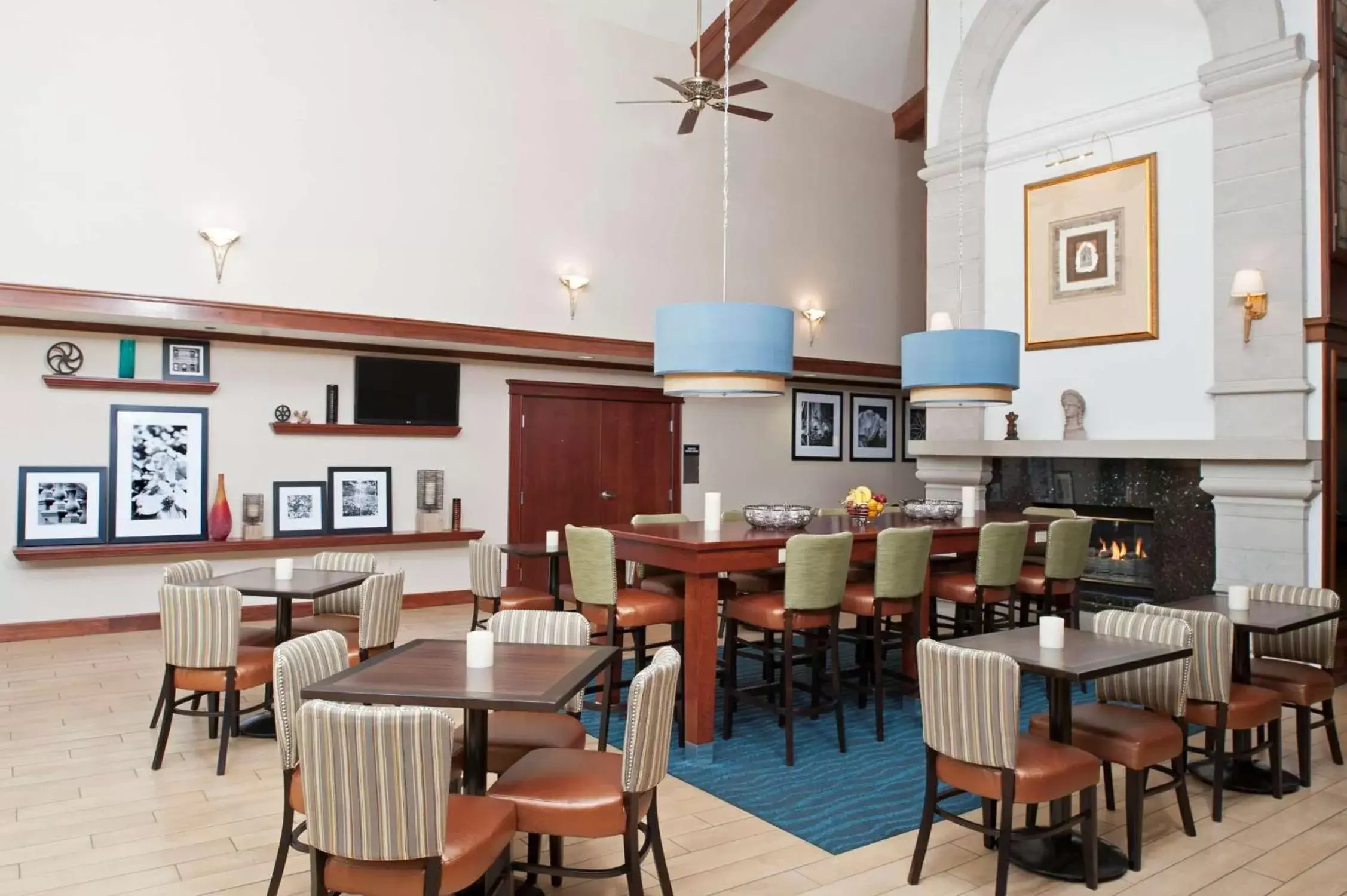 Lounge or bar, Restaurant/Places to Eat in Hampton Inn & Suites Kokomo