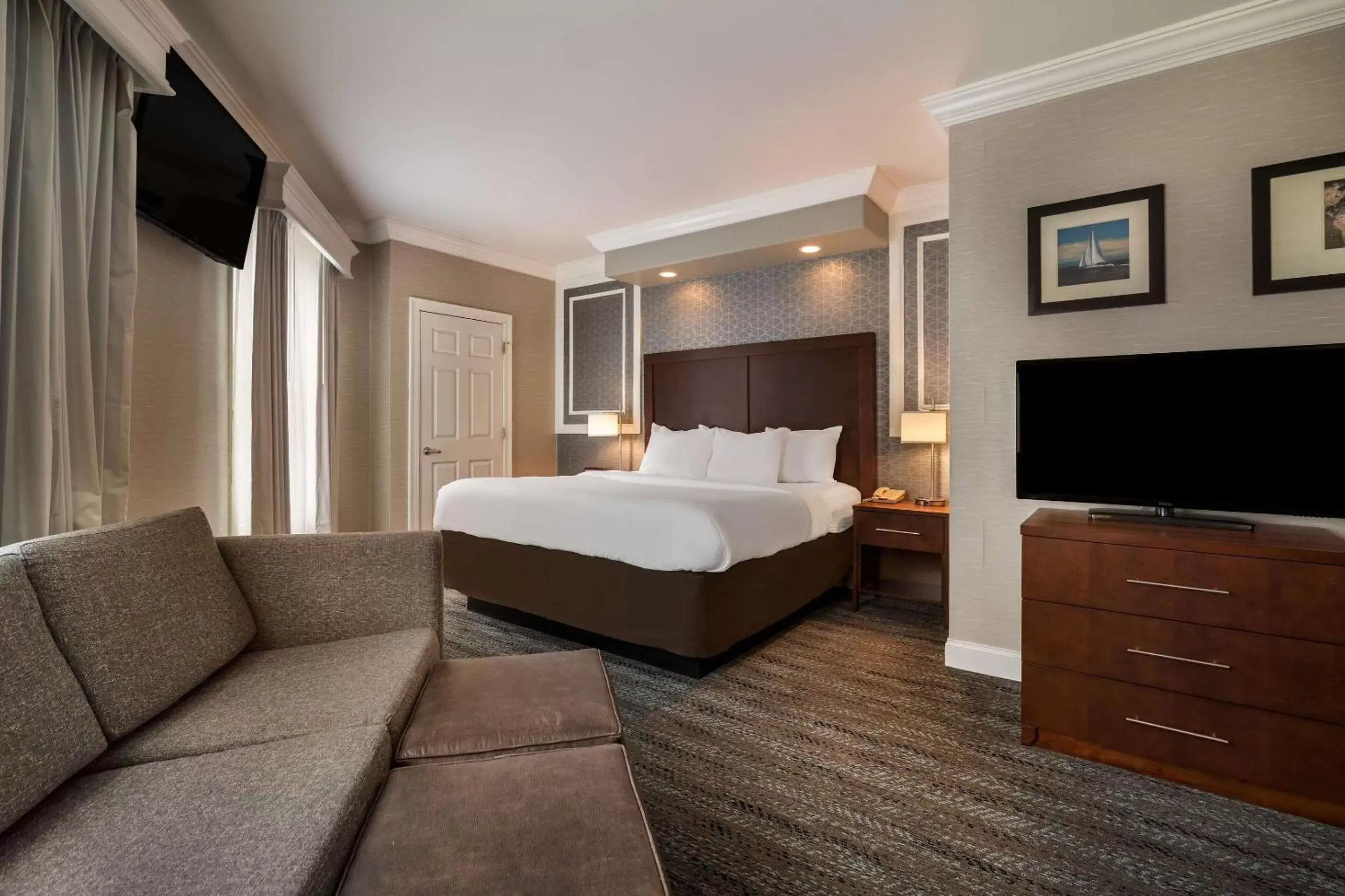 Bedroom, Bed in Comfort Inn & Suites Plattsburgh - Morrisonville