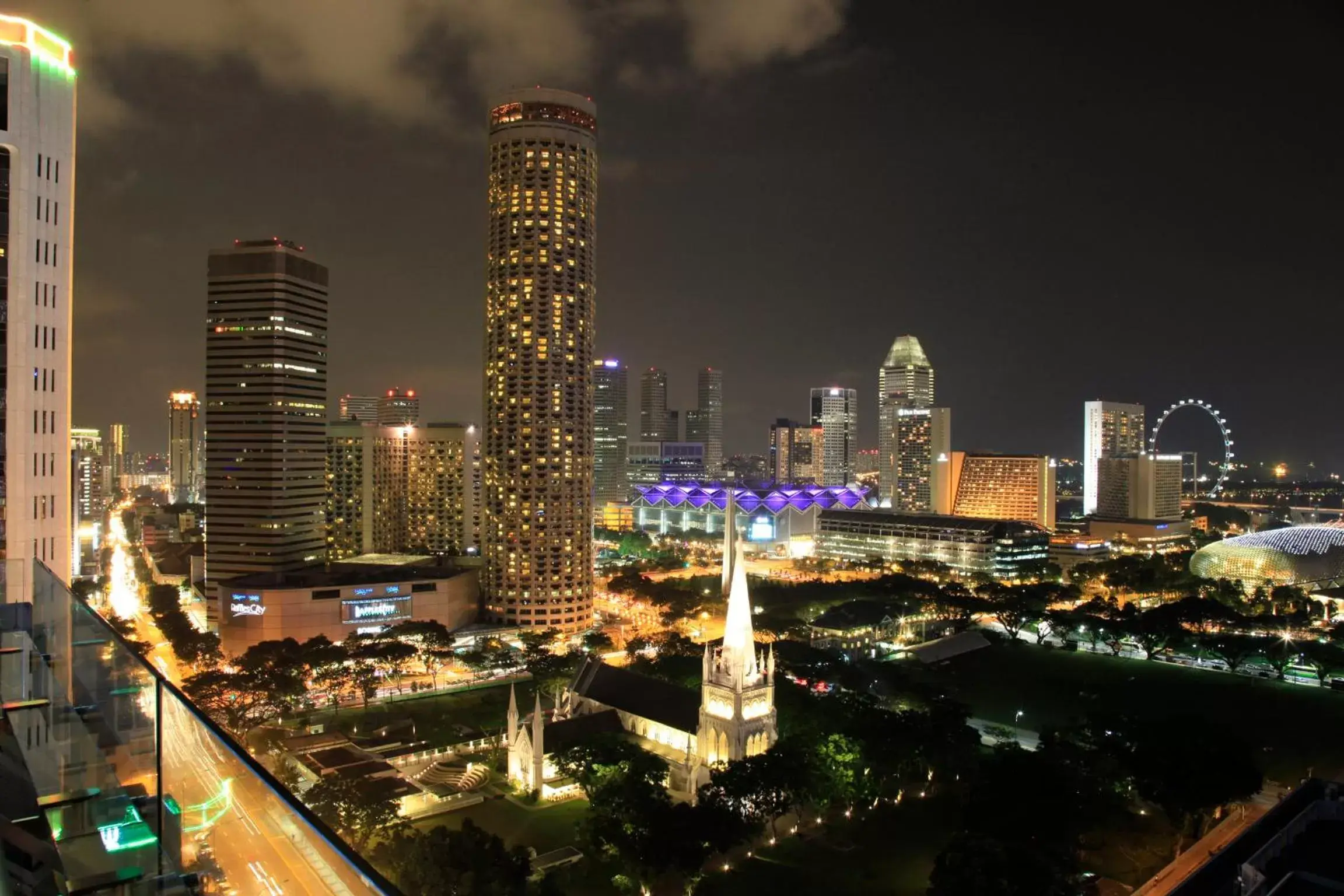 Night in Peninsula Excelsior Singapore, A Wyndham Hotel