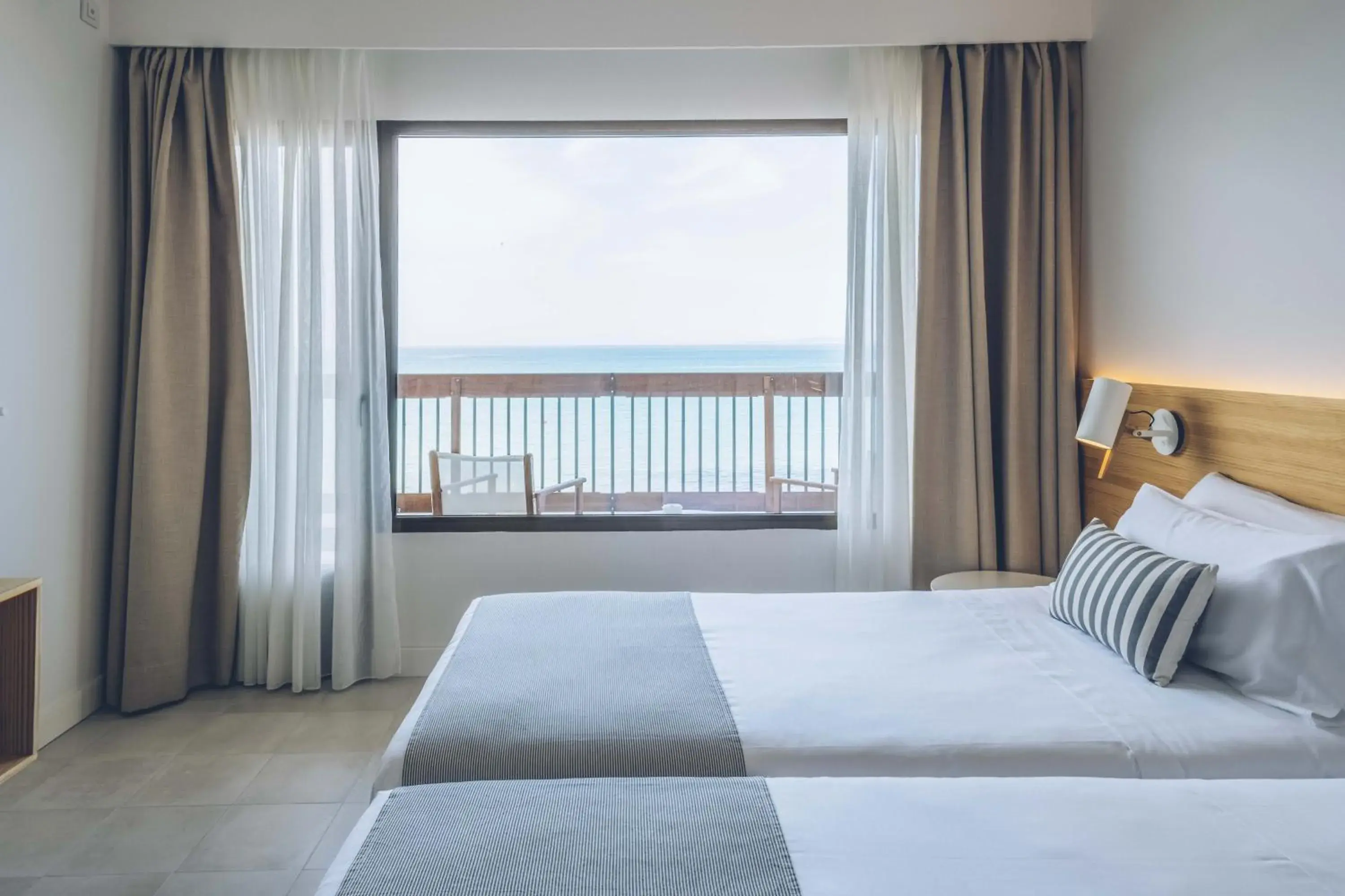 Balcony/Terrace, Bed in AYA Seahotel