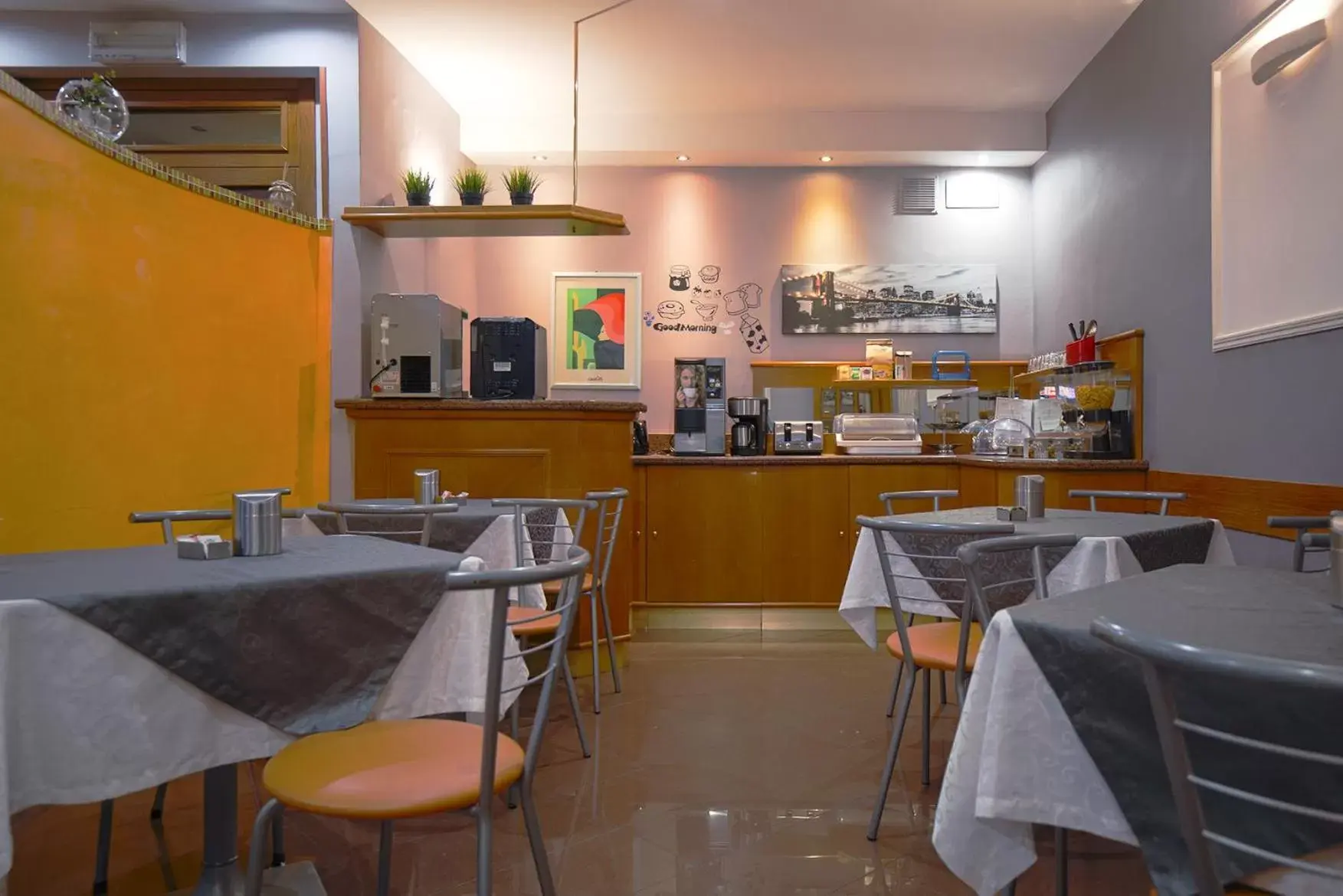 Lounge or bar, Restaurant/Places to Eat in Hotel Angelica " Stazione Santa Maria Novella "