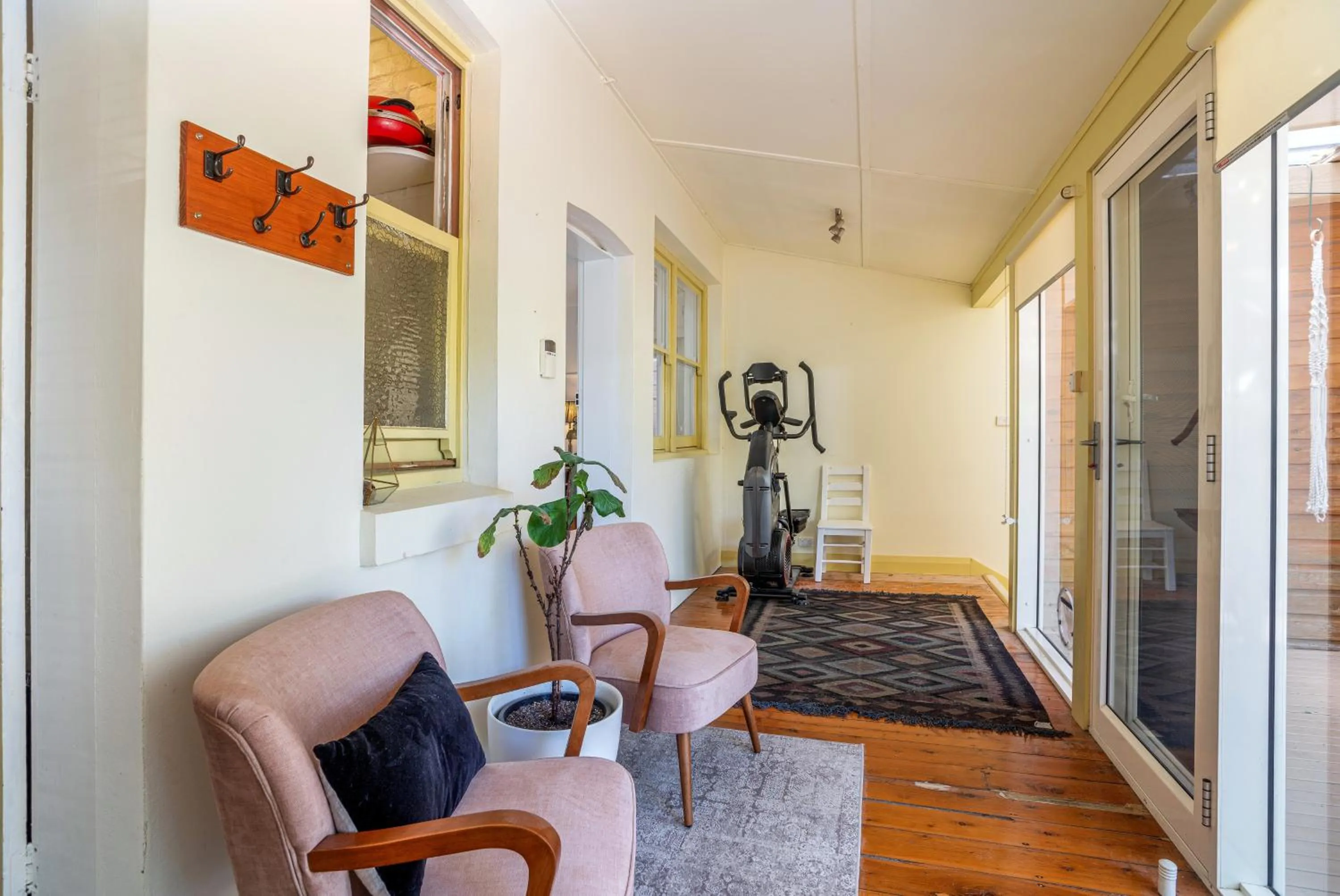 Two-Bedroom Apartment in Town Square Motel