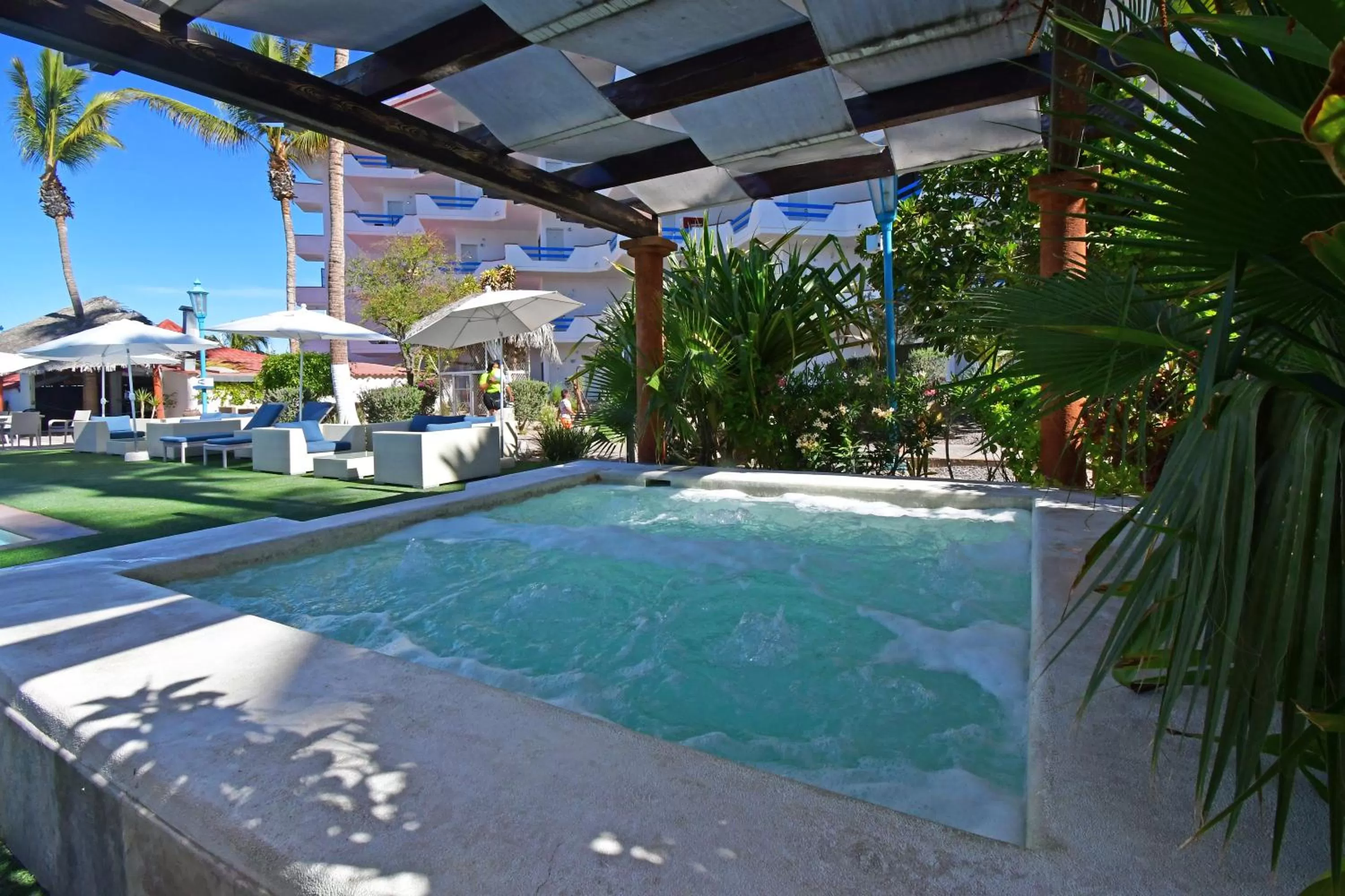 Hot Tub in The Westmarine Waterfront Hotel