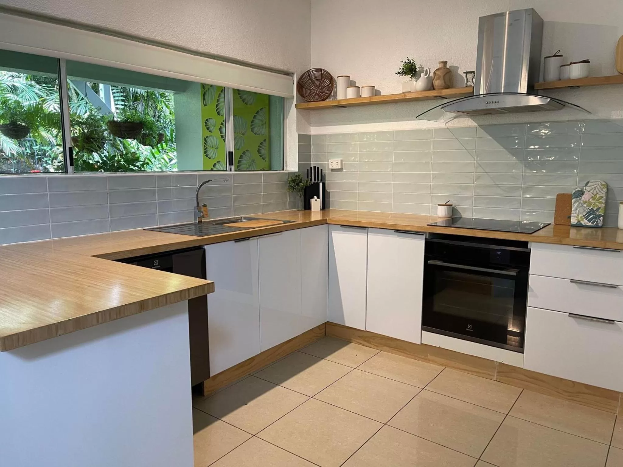 Kitchen or kitchenette in Reef Resort Villas Port Douglas