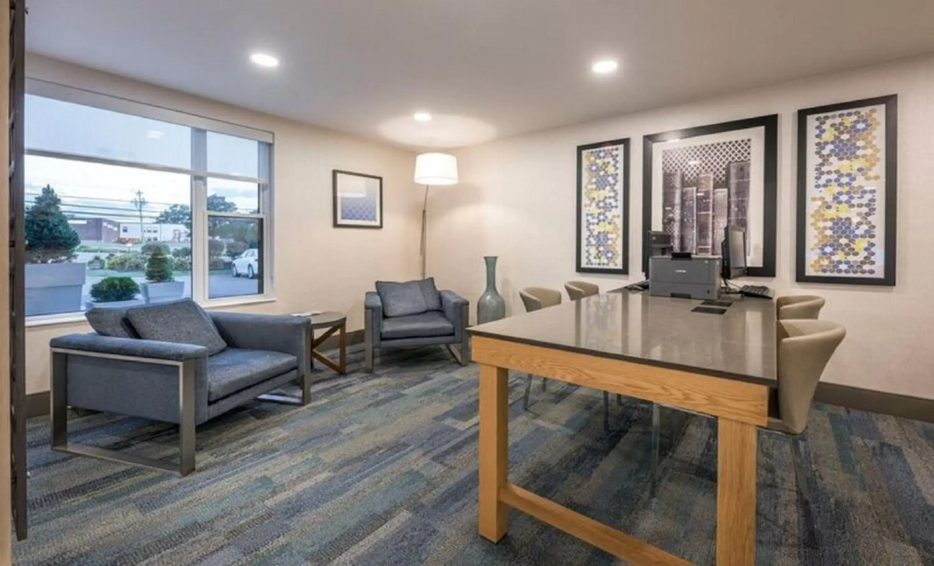 Lobby or reception, Seating Area in Holiday Inn Express Hotel & Suites Charlottetown, an IHG Hotel