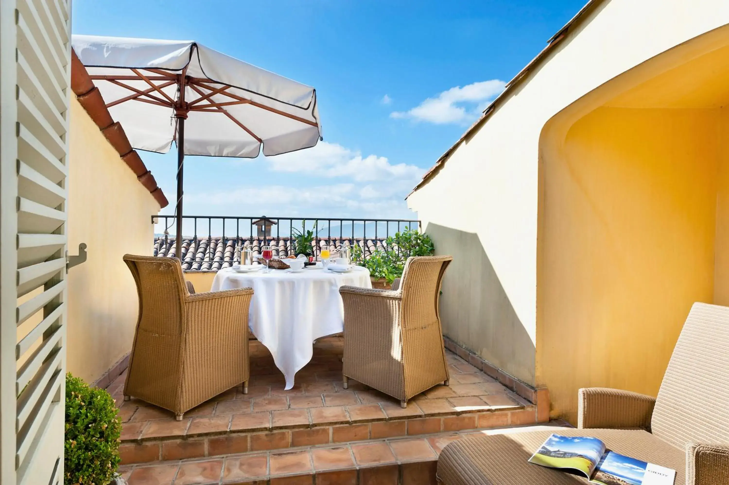 Dining area in Bastide Saint Antoine - Relais & Châteaux