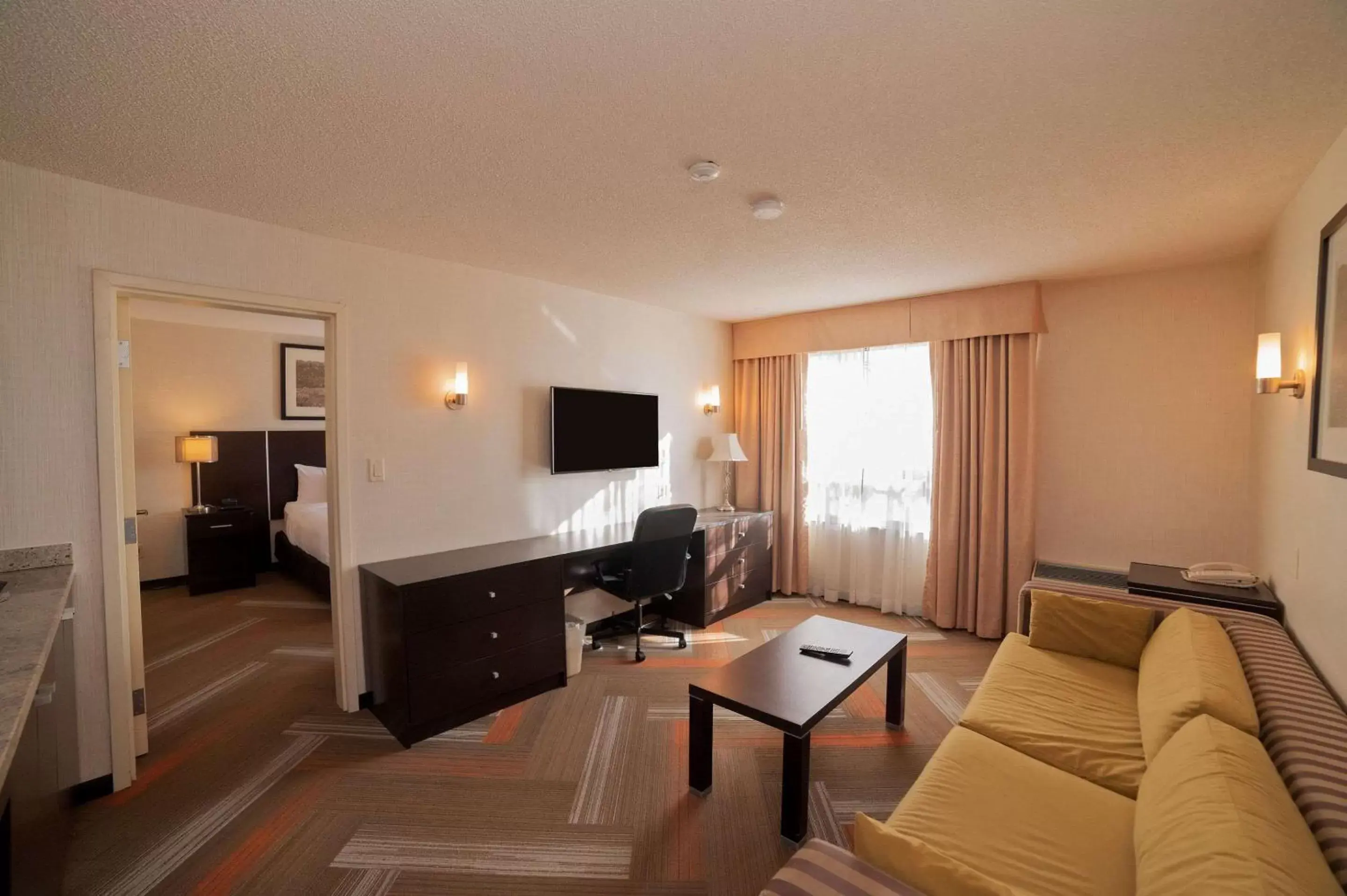 Bedroom, Seating Area in Quality Hotel Burlington