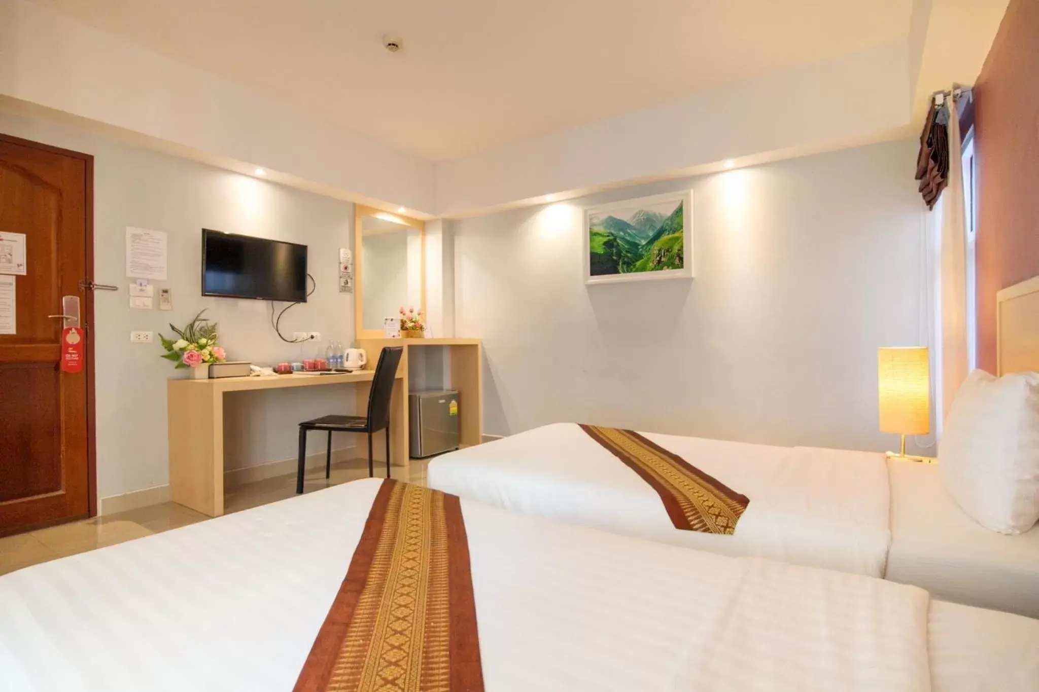 Photo of the whole room, Bed in Tubtim Siam Suvarnabhumi Hotel
