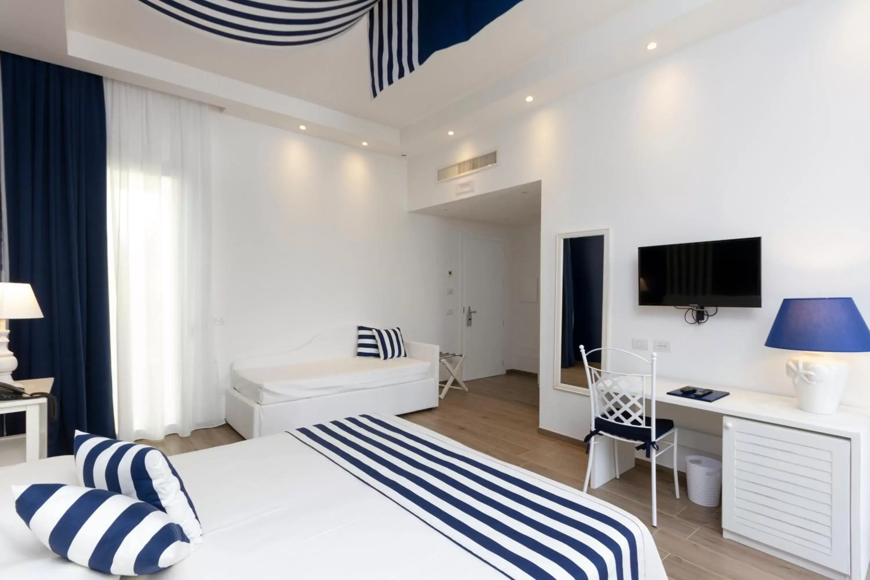 Bedroom, Bed in Hotel Nautilus Bedroom, Bed in Hotel Nautilus