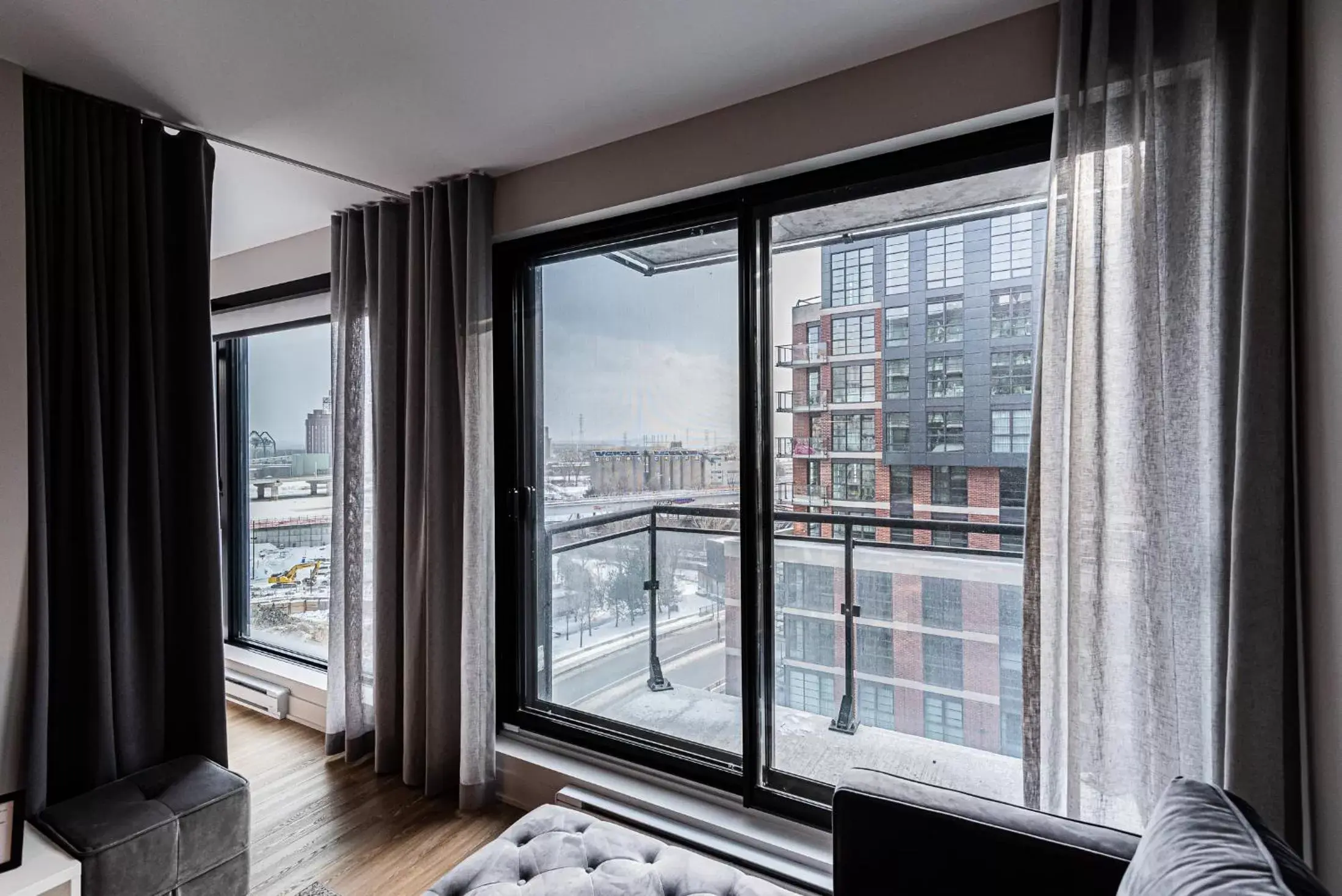 City view in WRFY Griffintown Apartment