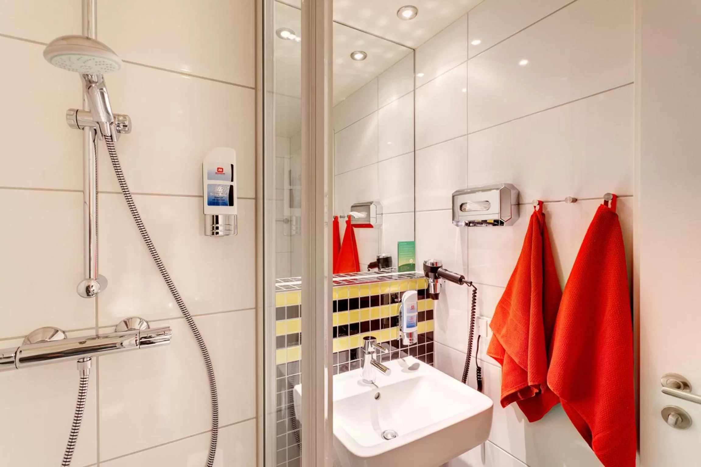Shower in MEININGER Hotel Frankfurt Main / Airport