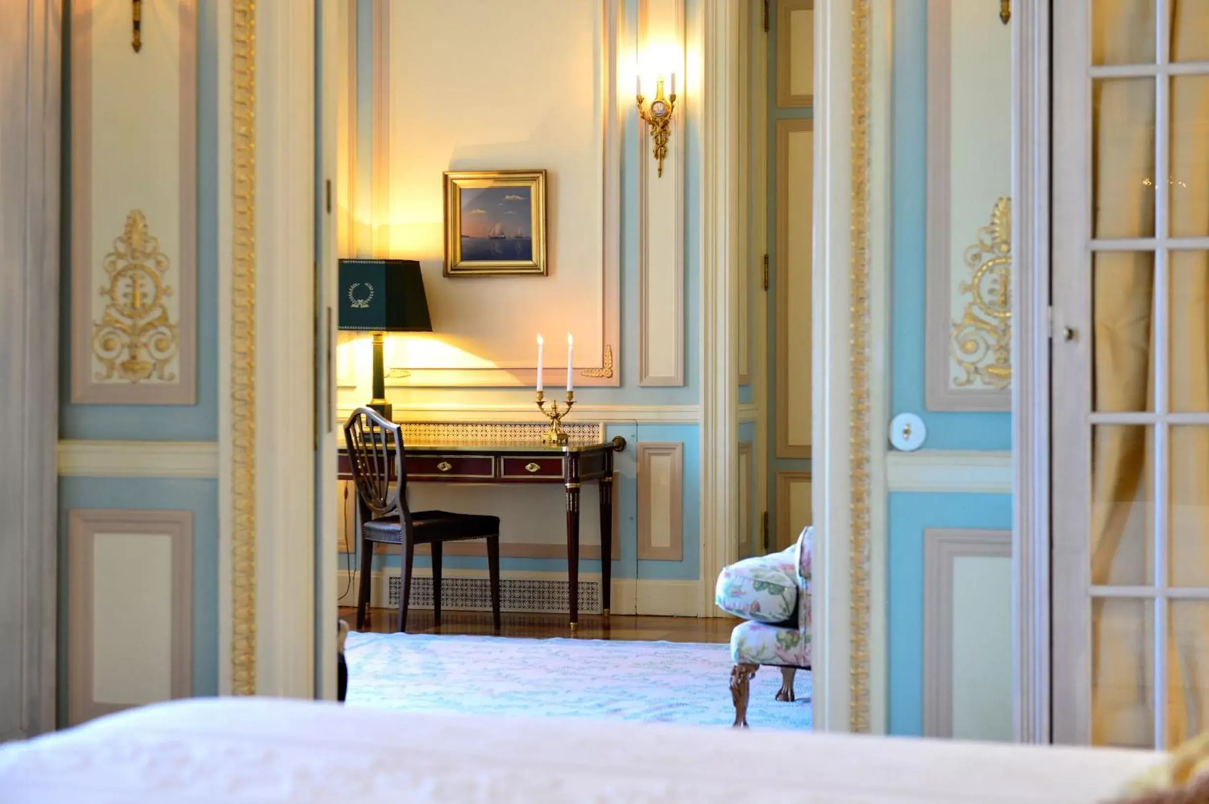 Bedroom, TV/Entertainment Center in Pestana Palace Lisboa Hotel & National Monument - The Leading Hotels of the World
