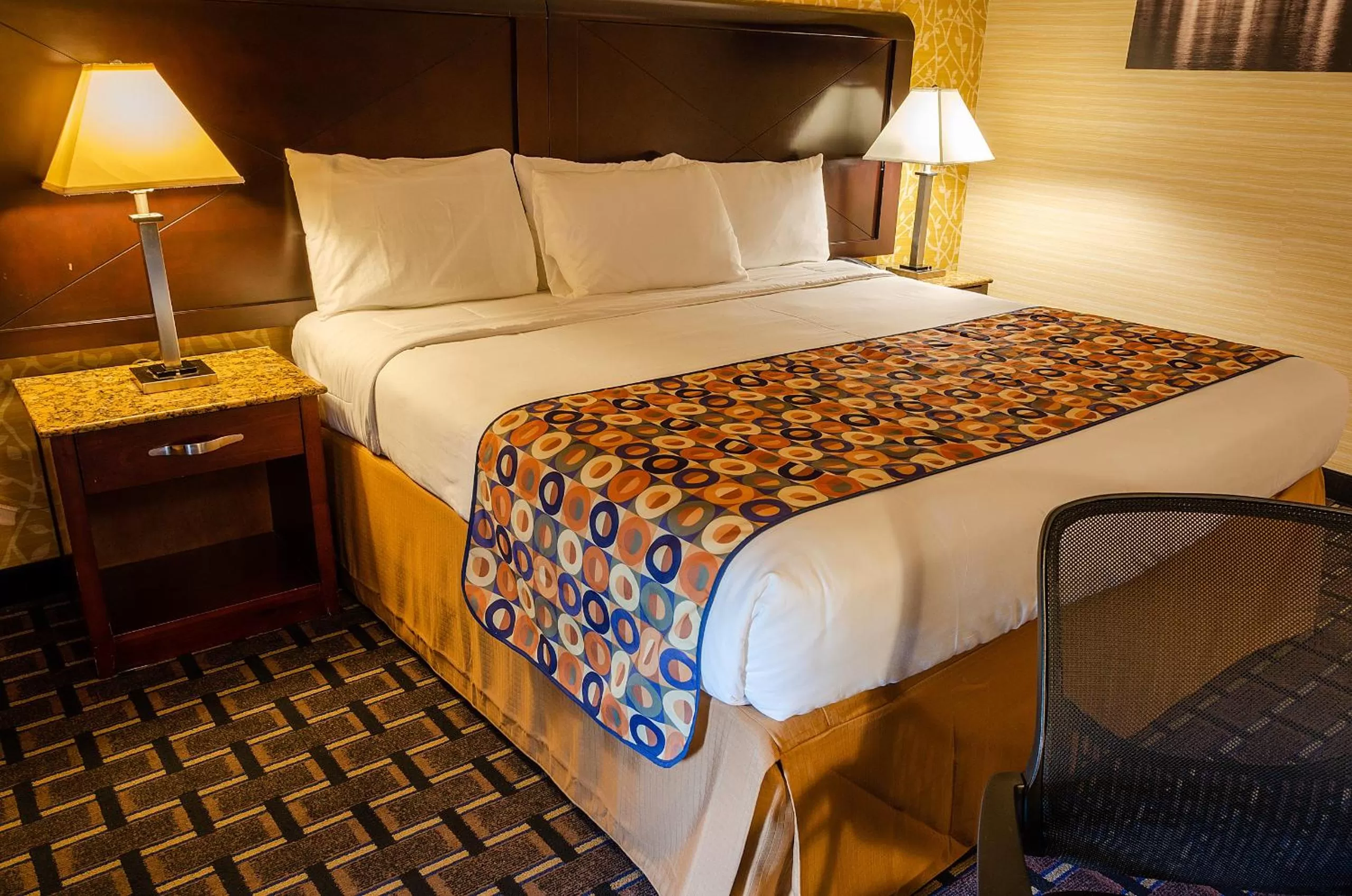 Photo of the whole room, Bed in Elmhurst Hotel