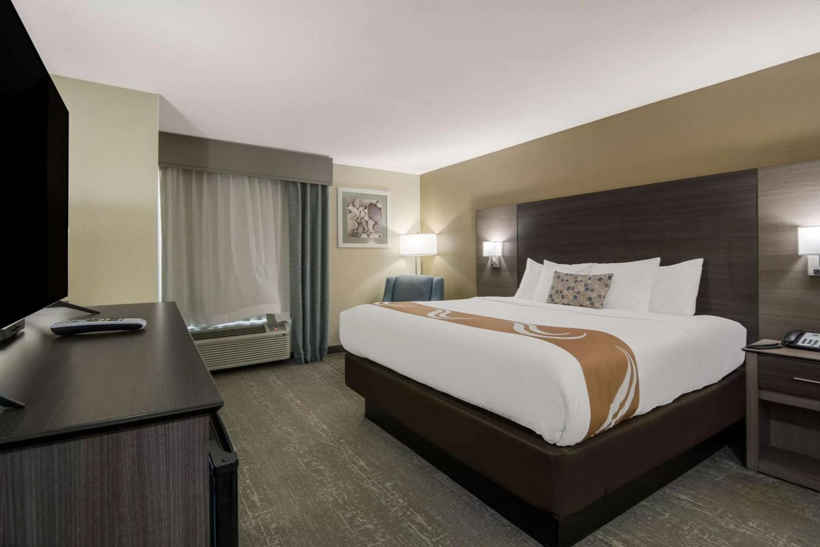 Bedroom, Bed in Quality Inn & Suites Roanoke - Fort Worth North