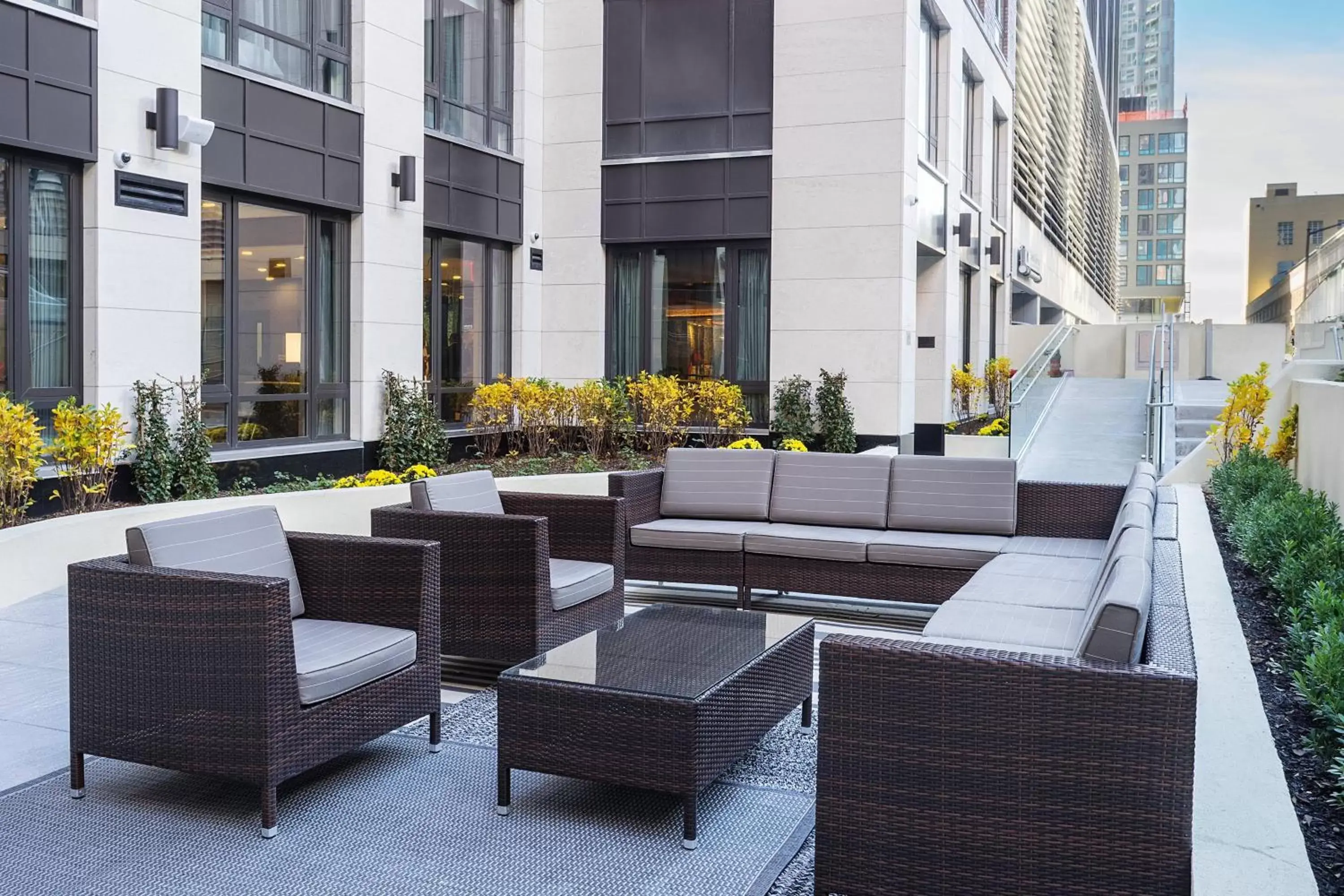 Property building, Patio/Outdoor Area in Fairfield Inn & Suites by Marriott New York Manhattan/Central Park