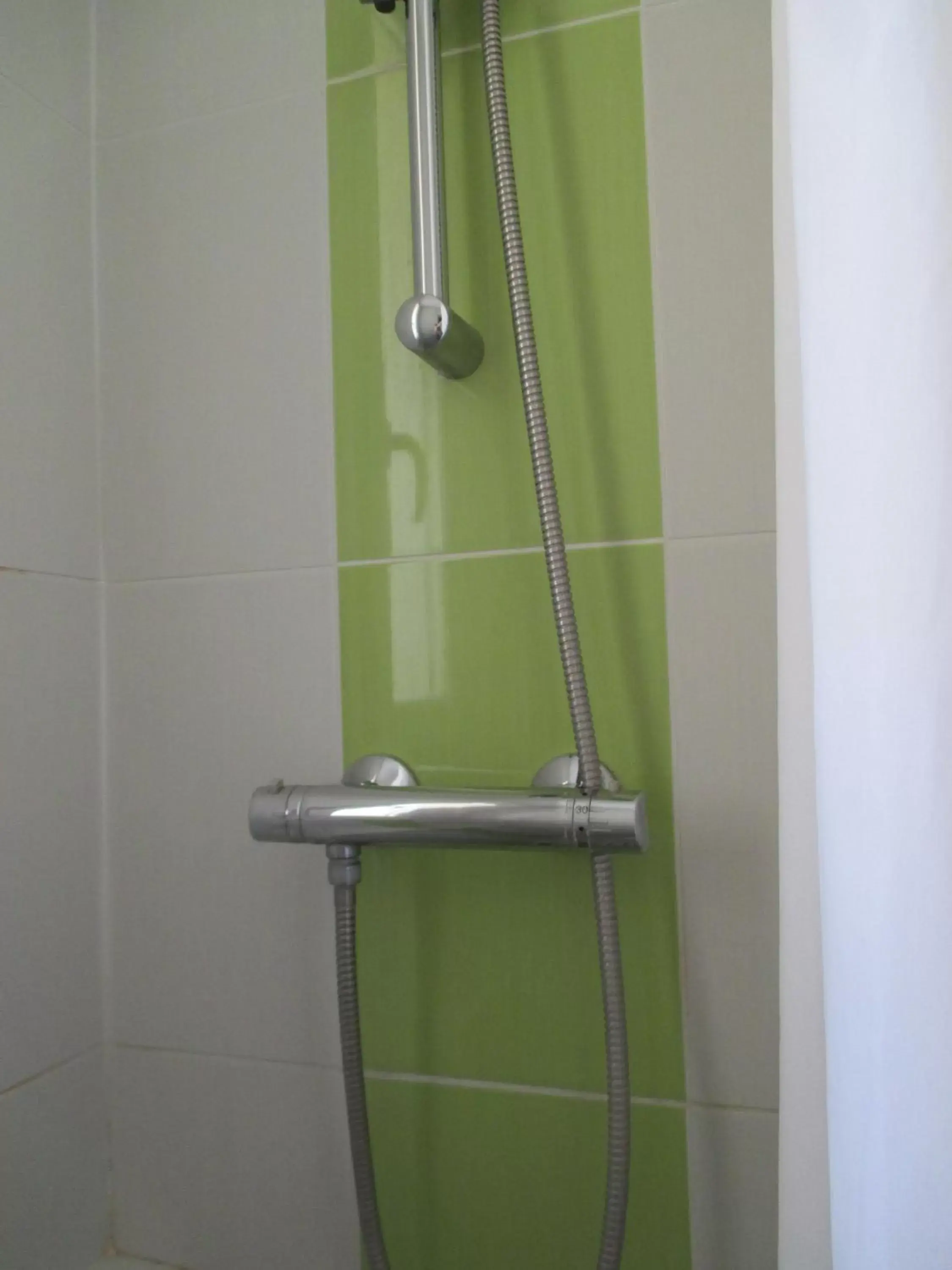Shower, Bathroom in Hôtel Montchapet Dijon Centre