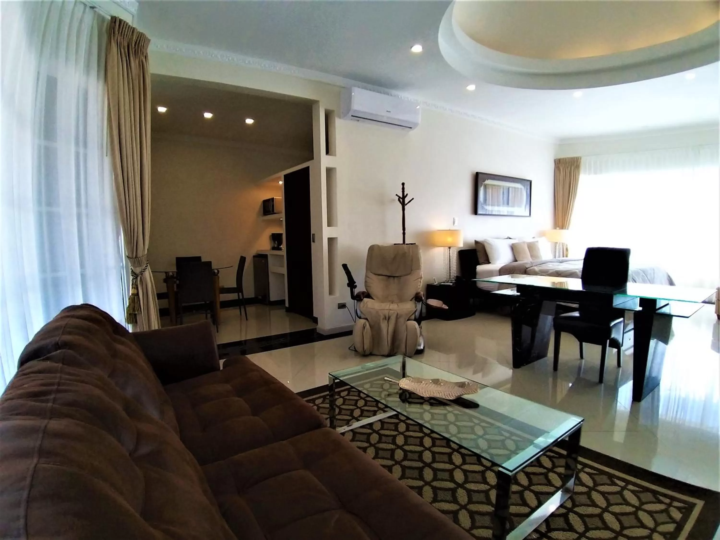 Seating area in Alameda Cariari Boutique Hotel