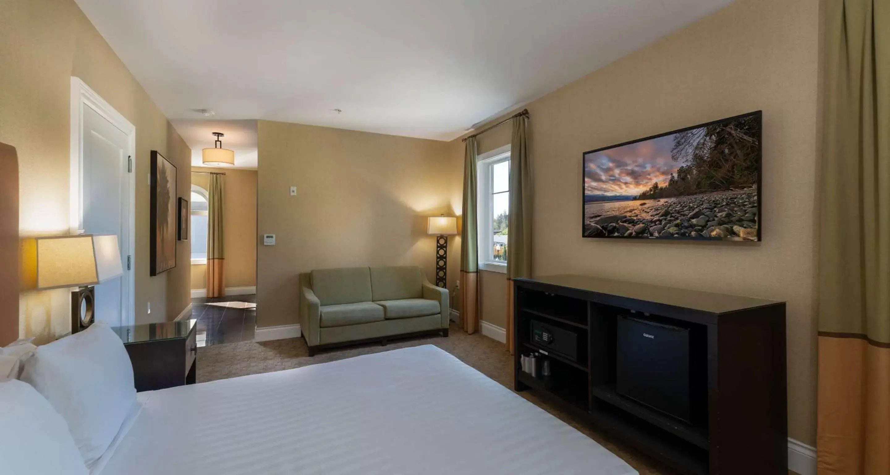 Bedroom, TV/Entertainment Center in Prestige Oceanfront Resort, WorldHotels Luxury