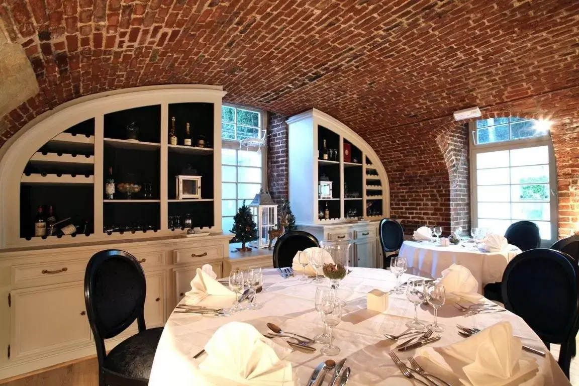 Restaurant/Places to Eat in Château De La Motte Fenelon