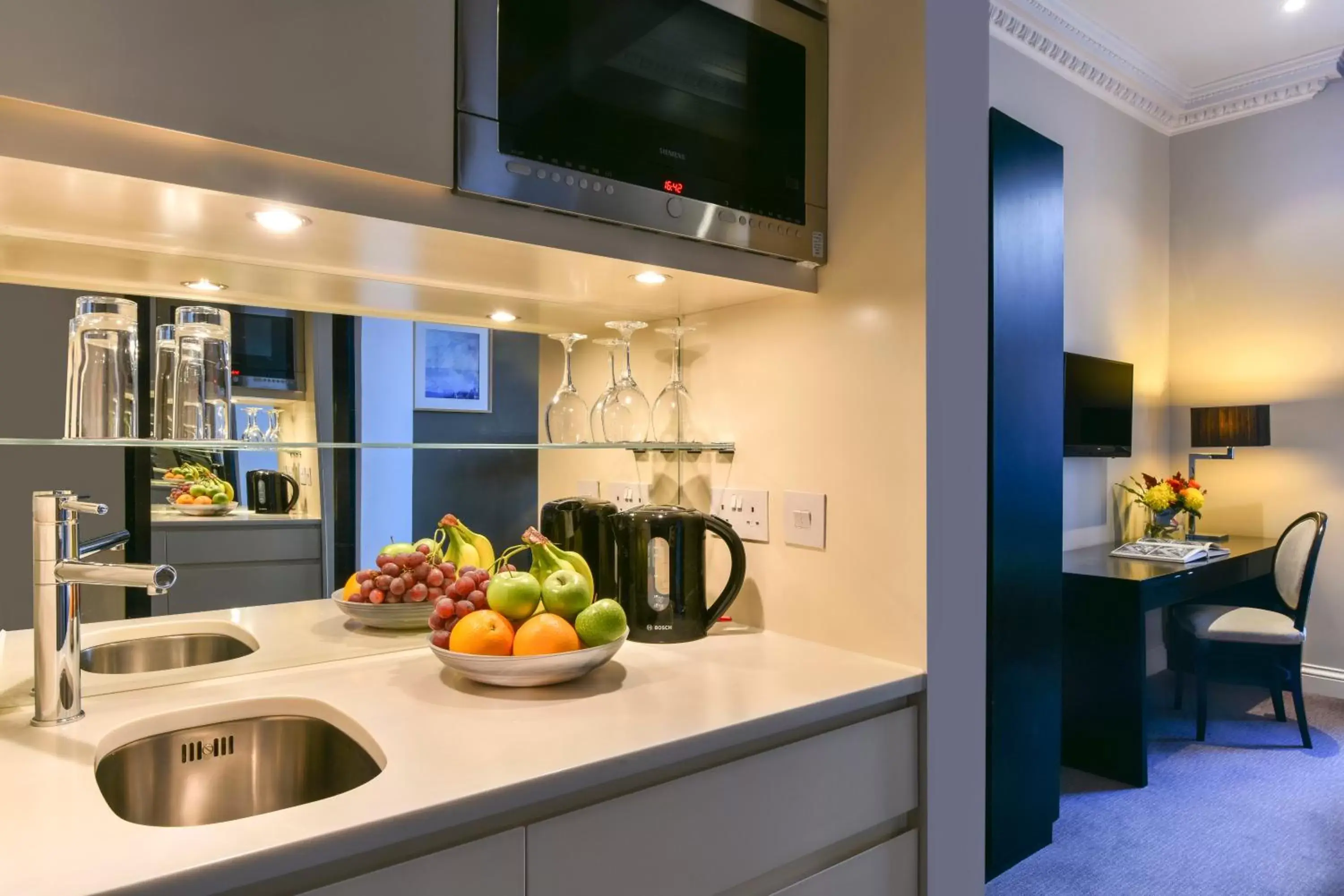 Kitchen or kitchenette, Kitchen/Kitchenette in Fraser Suites Edinburgh