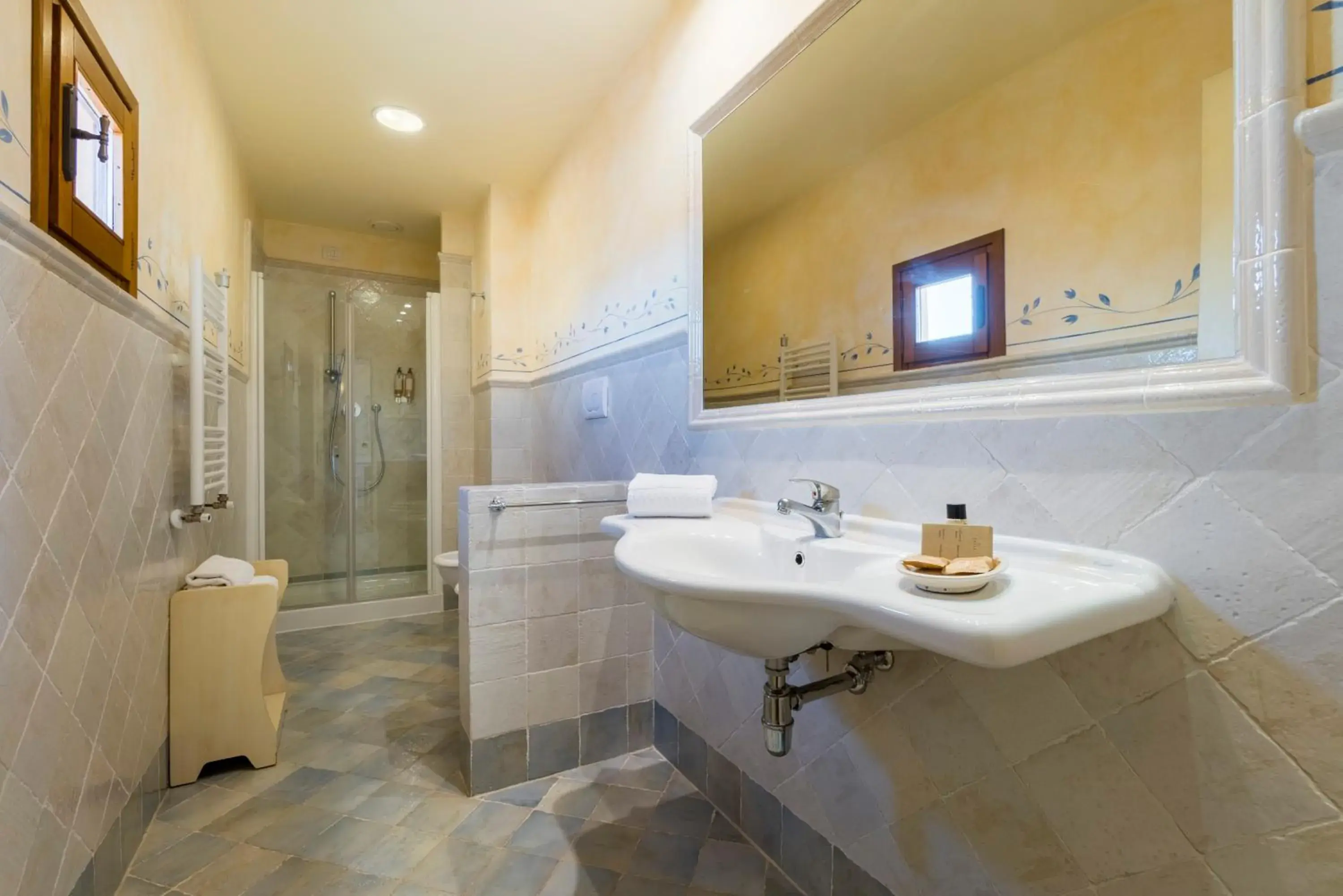 Shower, Bathroom in Hotel Borgo Di Cortefreda