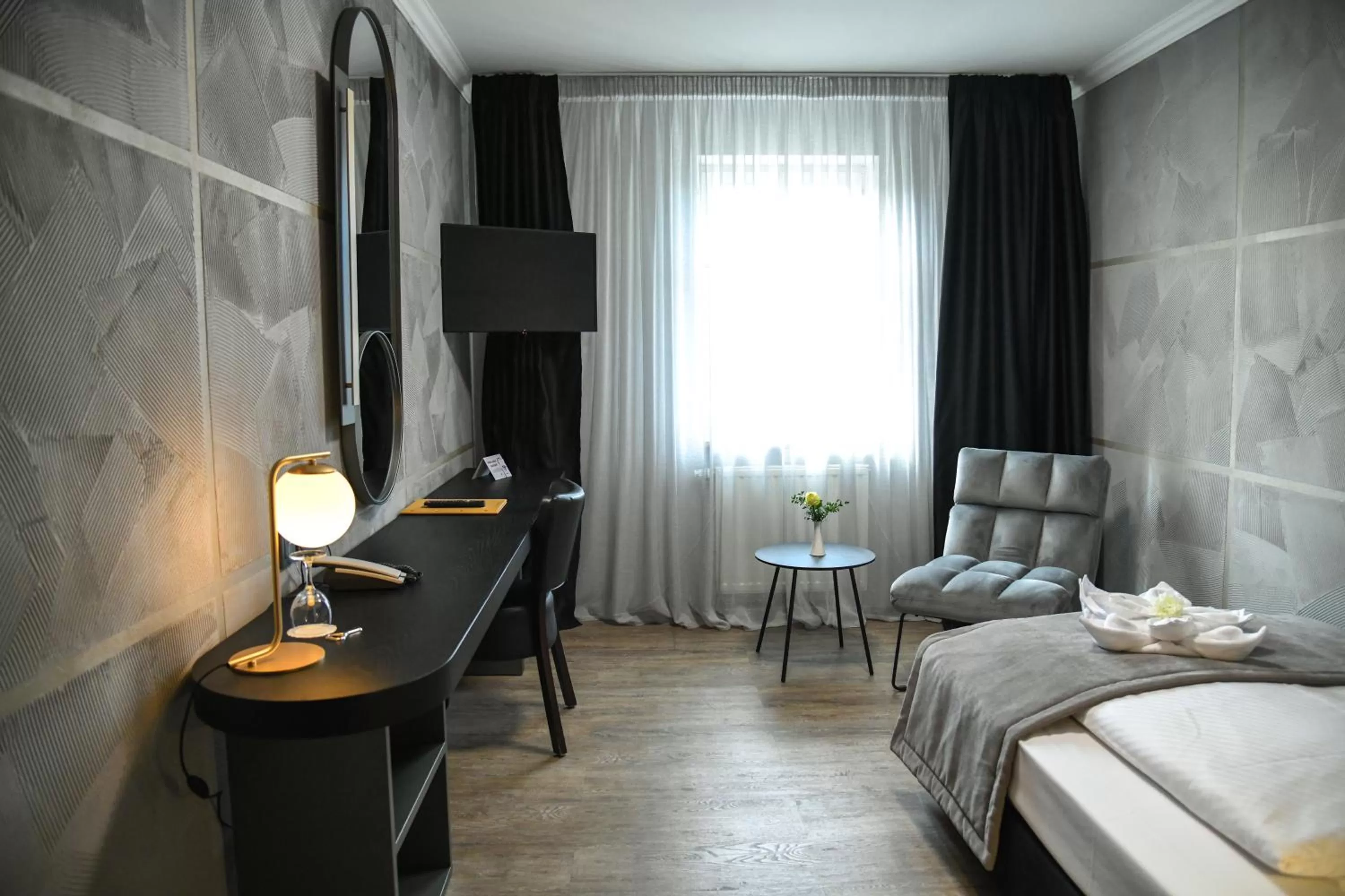 Photo of the whole room, Bed in Hotel Zum Weissen Ross