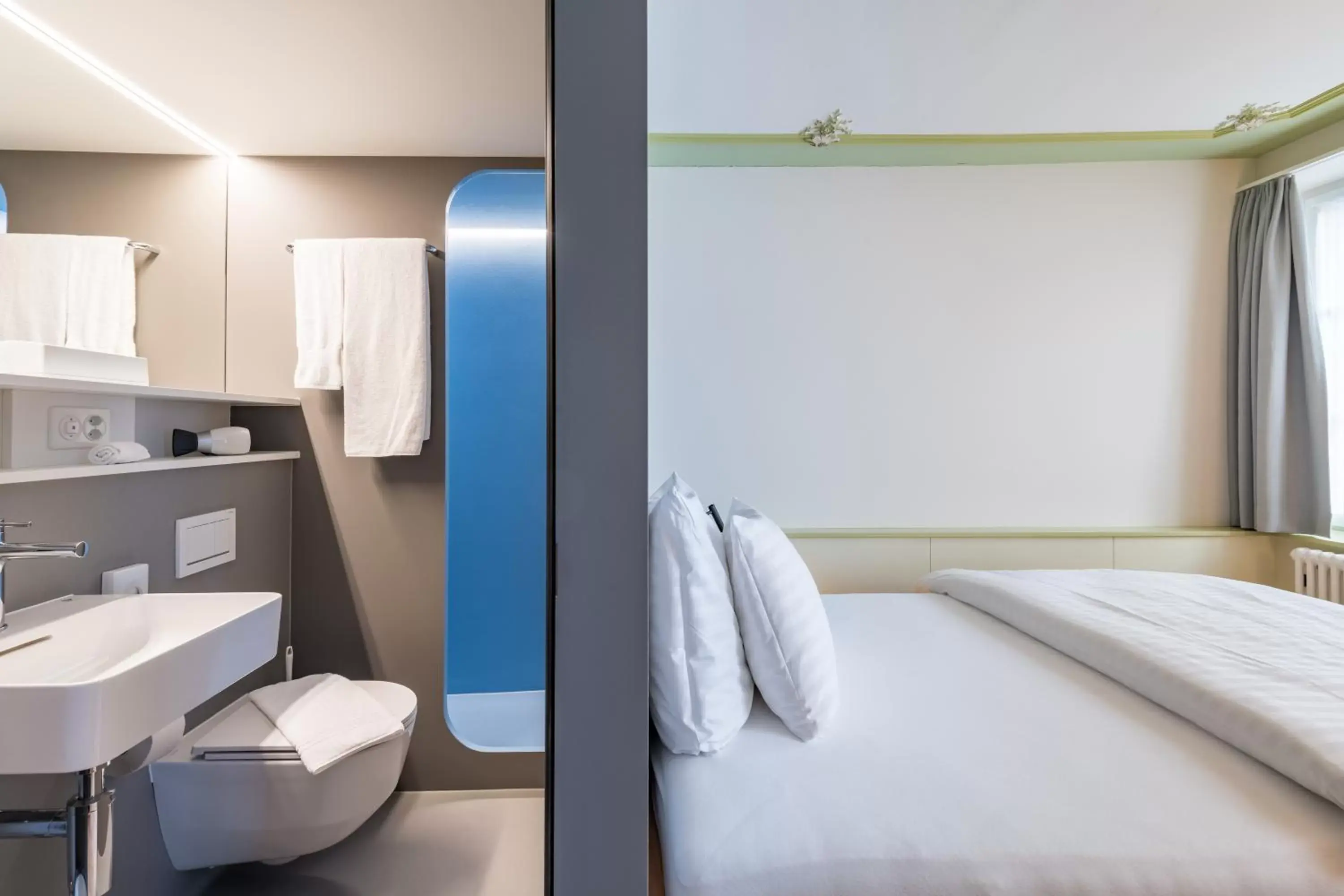 Bathroom, Bed in Linde Heiden Swiss Quality Hotel