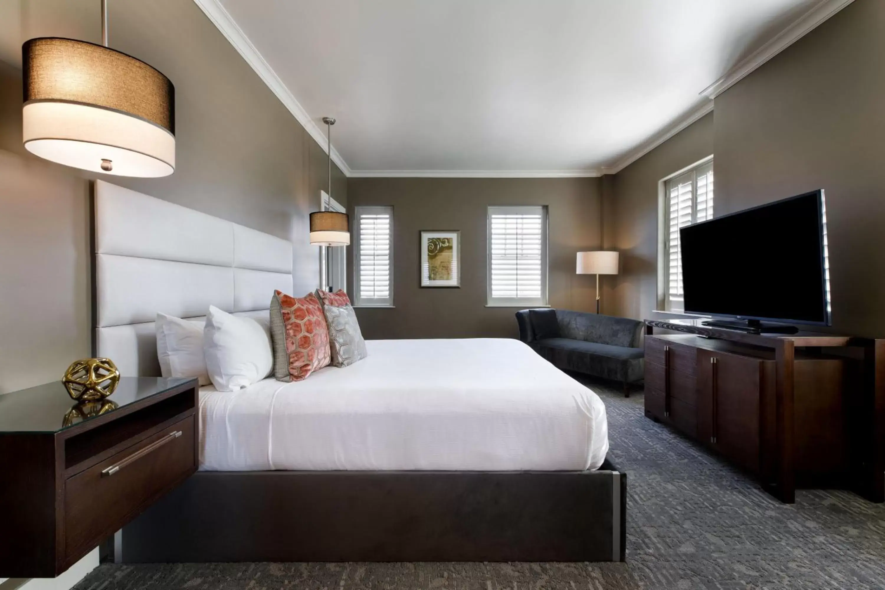 Bedroom, Bed in Ambassador Hotel Oklahoma City, Autograph Collection