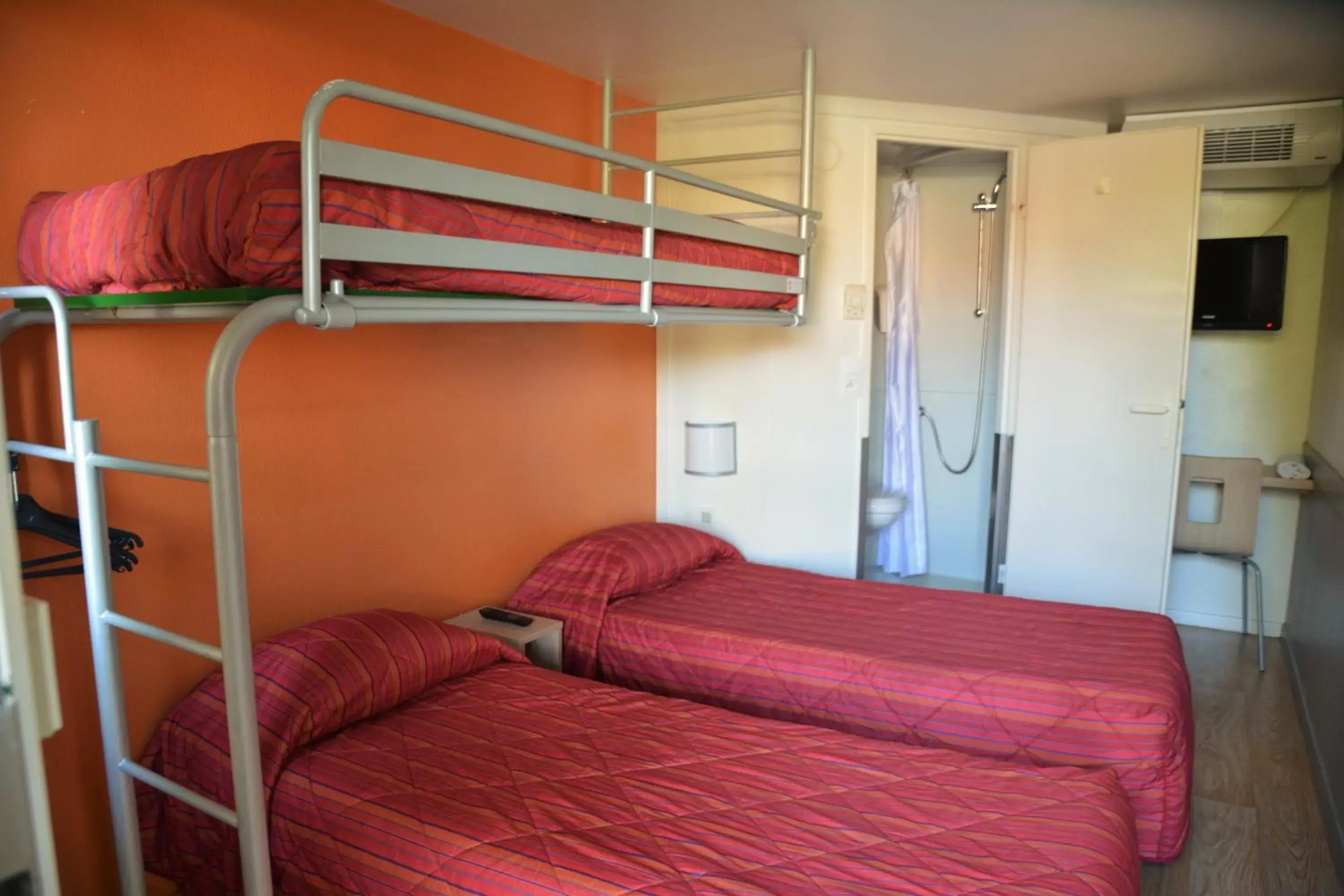 Bedroom, Bunk Bed in Premiere Classe Biarritz