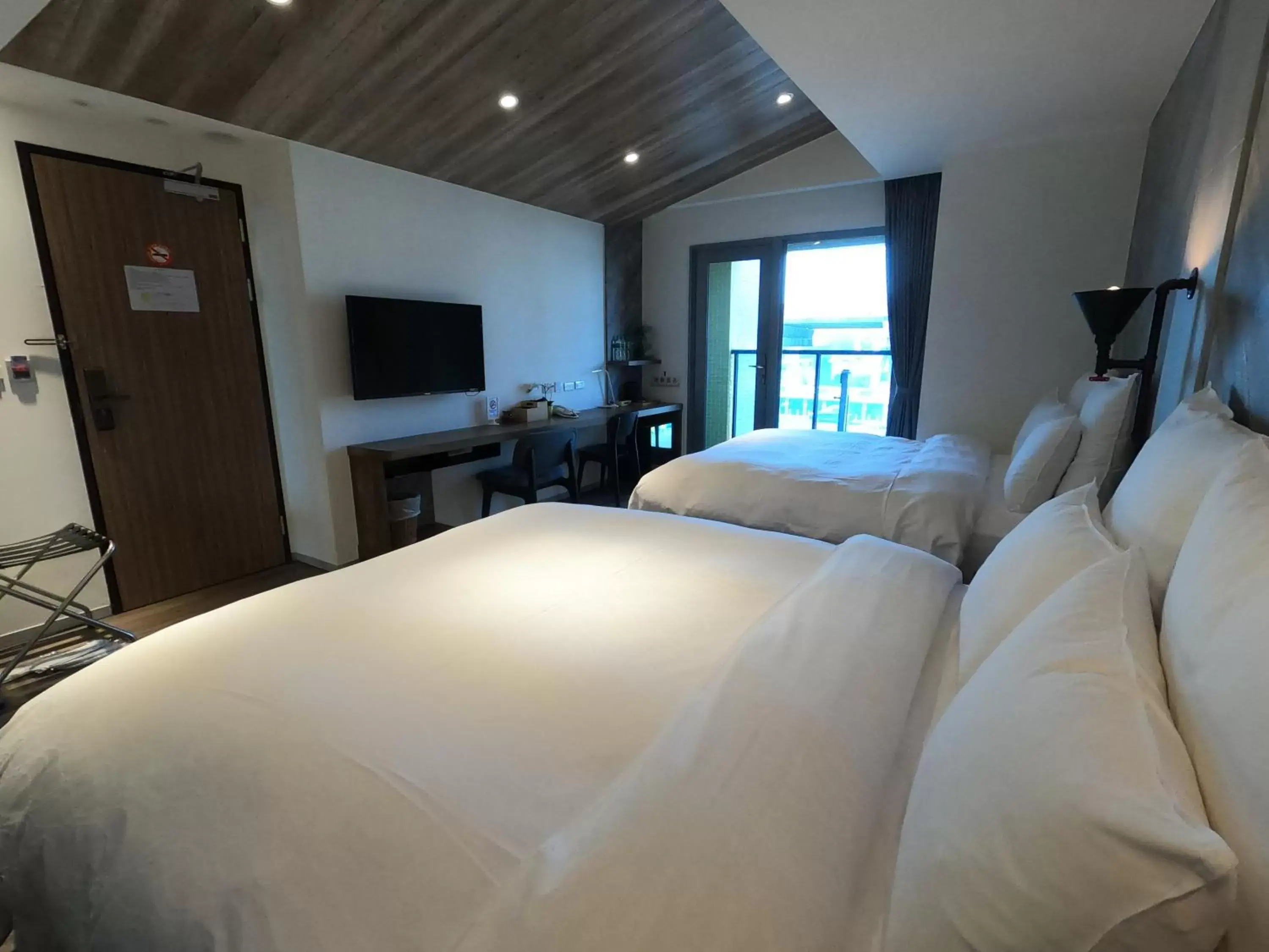 Photo of the whole room in Watermark Hotel Kaohsiung Main Station