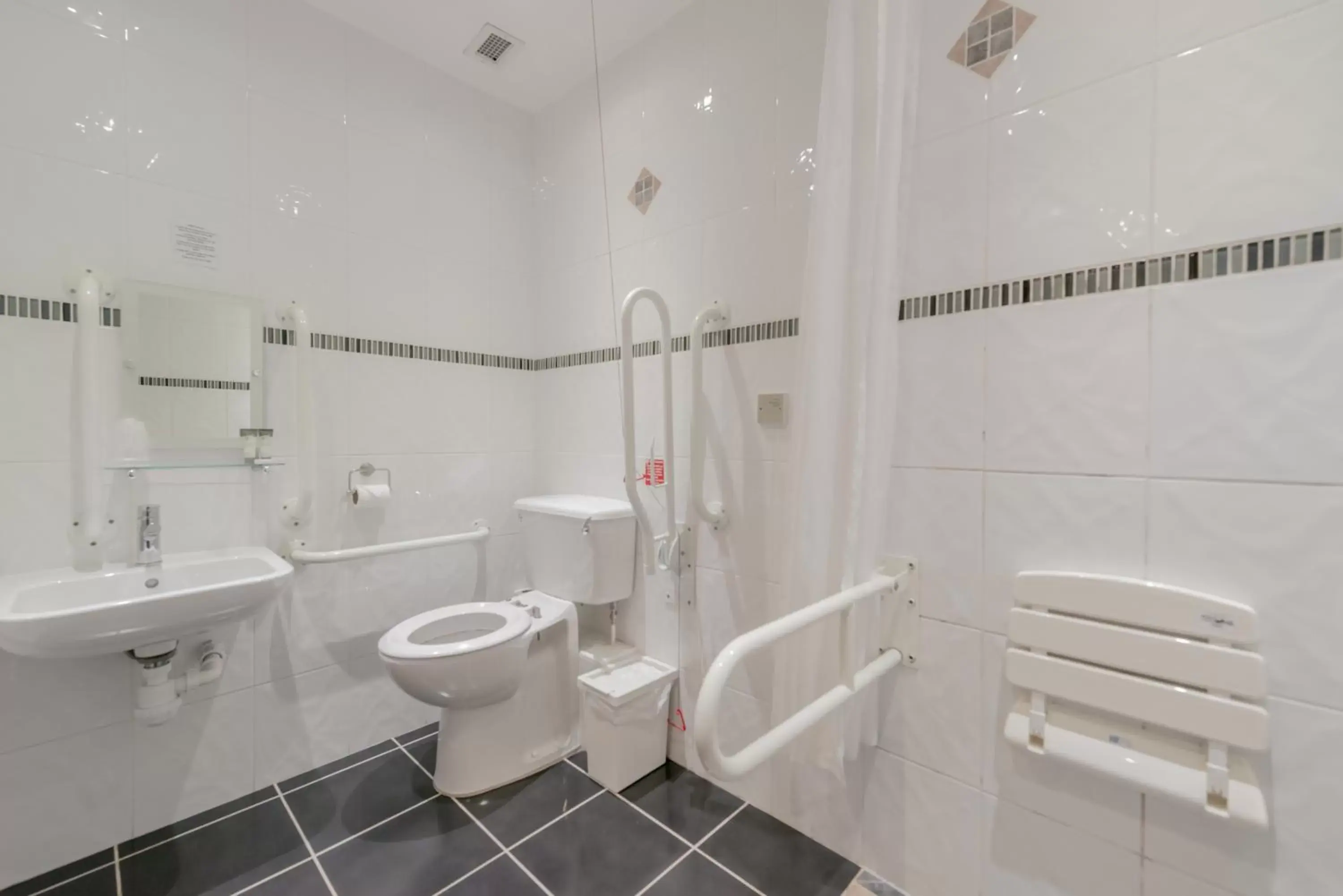 Bathroom in Best Western Bradford Guide Post Hotel