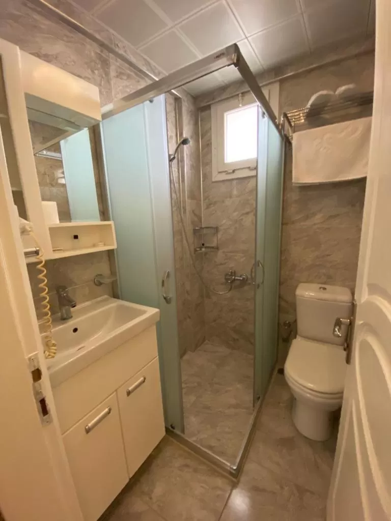 Bathroom in Sakran Hotel