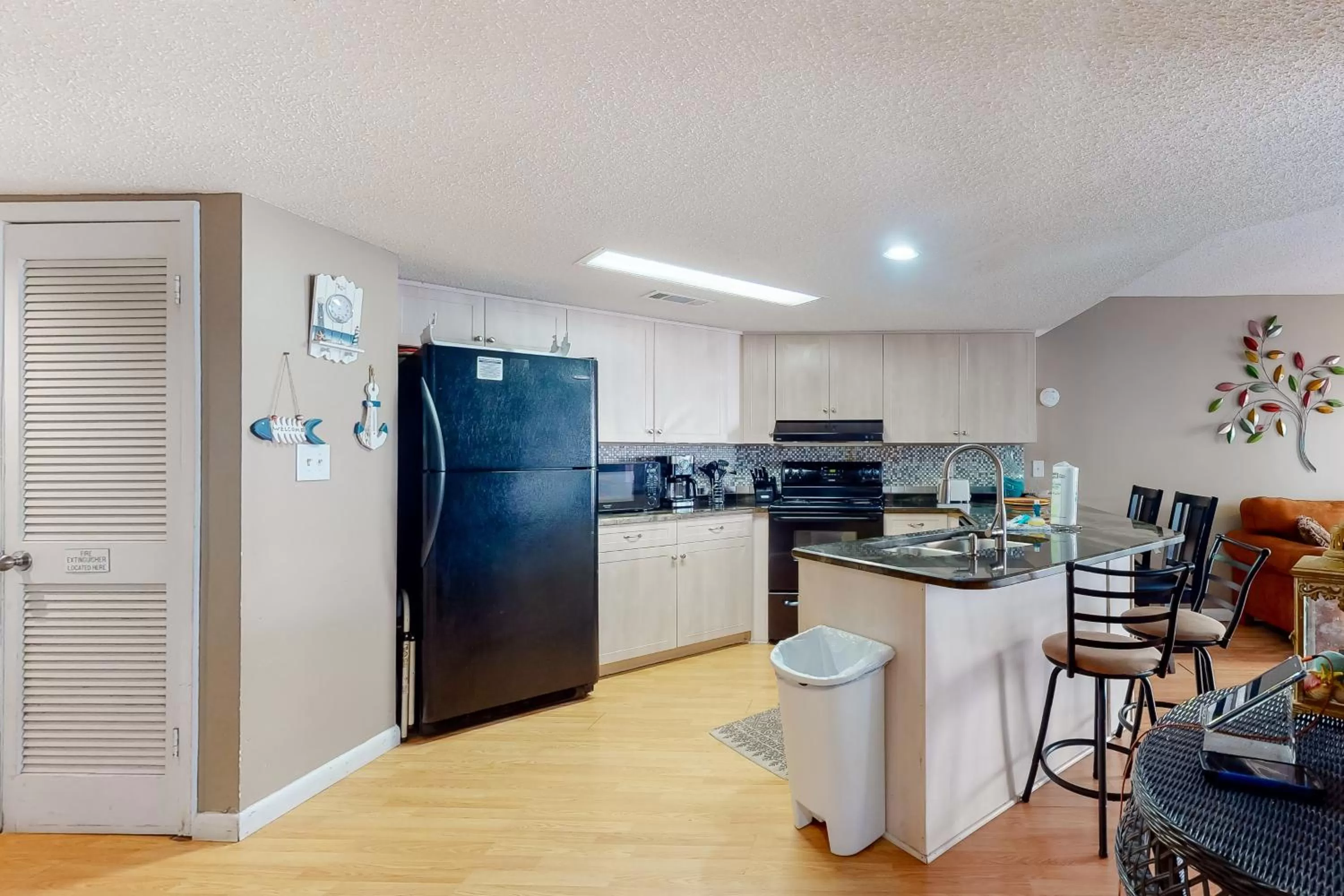 Kitchen/Kitchenette in Regatta #204C