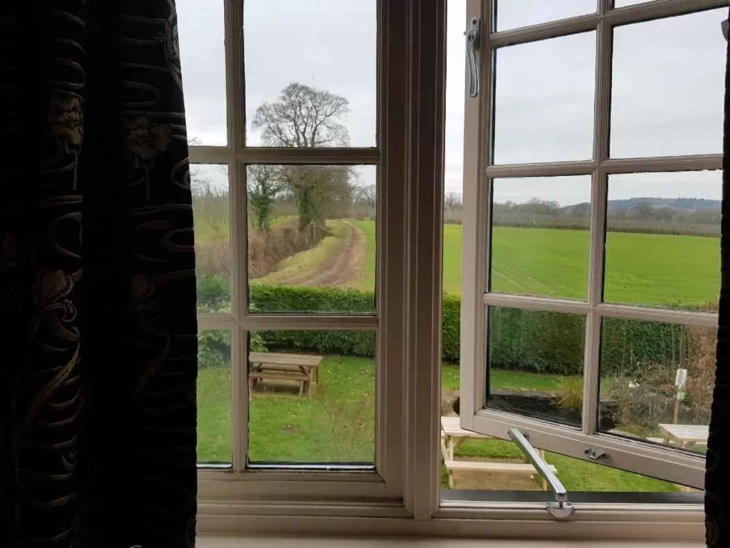 Quadruple Room with Terrace in The Oak Inn Staplow