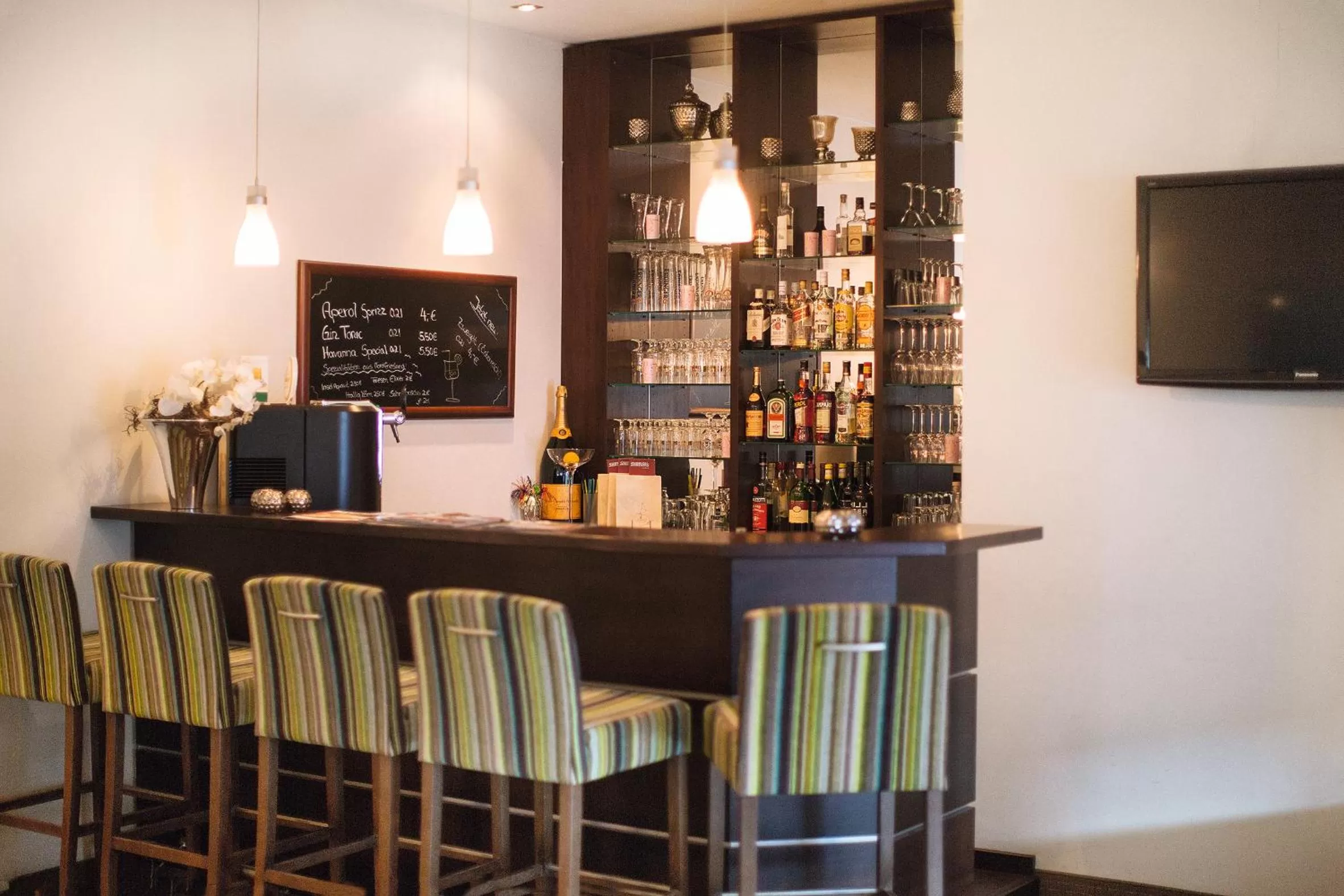 Lounge or bar in Hotel am Schlosspark garni