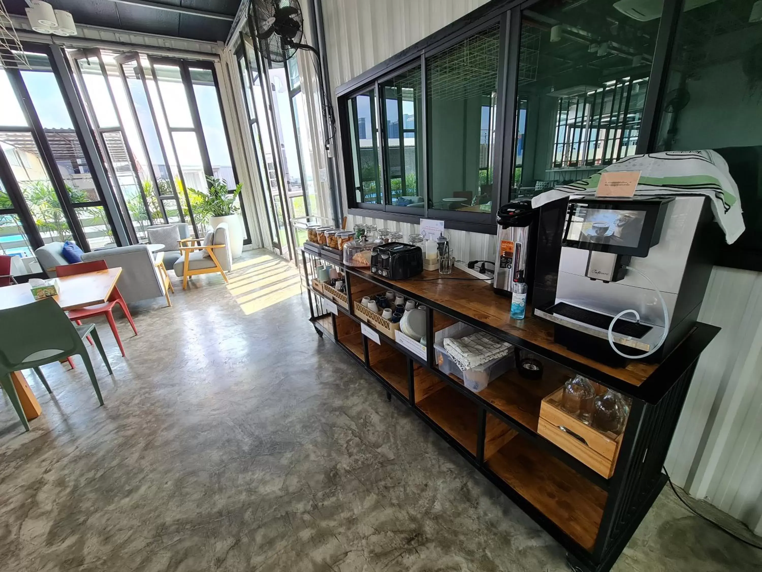 Restaurant/places to eat in Fine Bed Hotel Restaurant/places to eat in Fine Bed Hotel