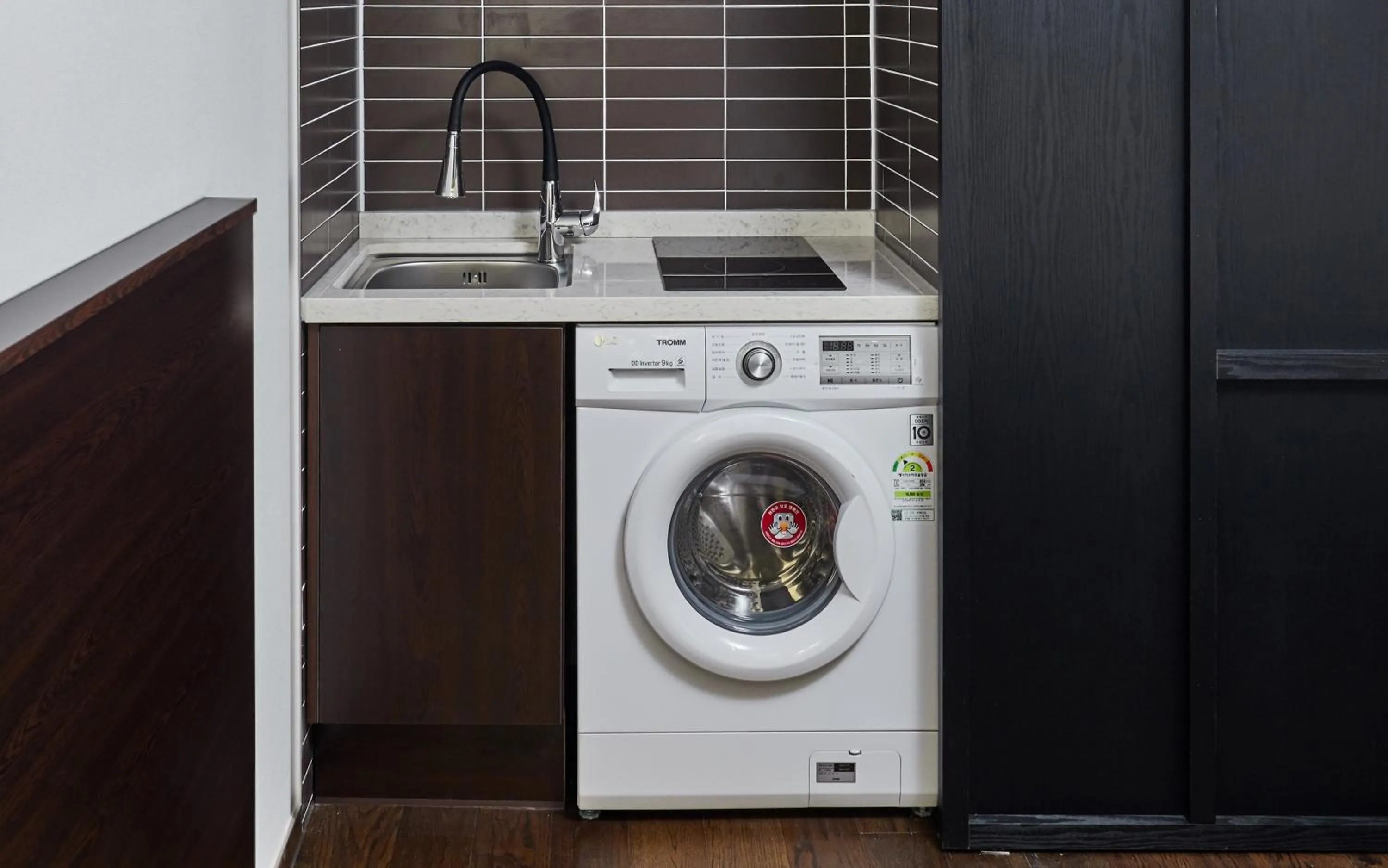 washing machine, Kitchen/Kitchenette in hotel riverside