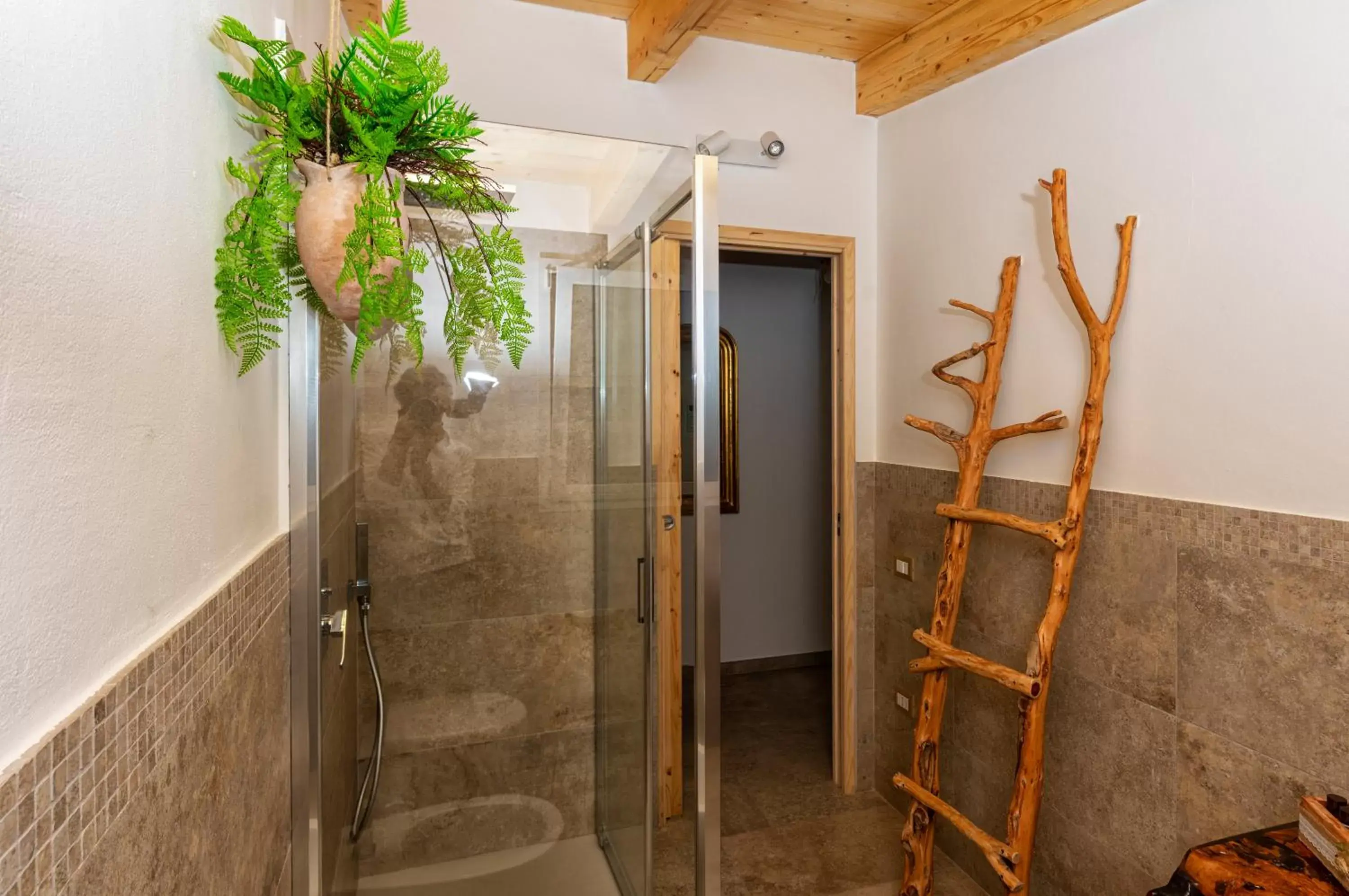 Shower, Bathroom in B&B Les Chambres Rooms & Suite