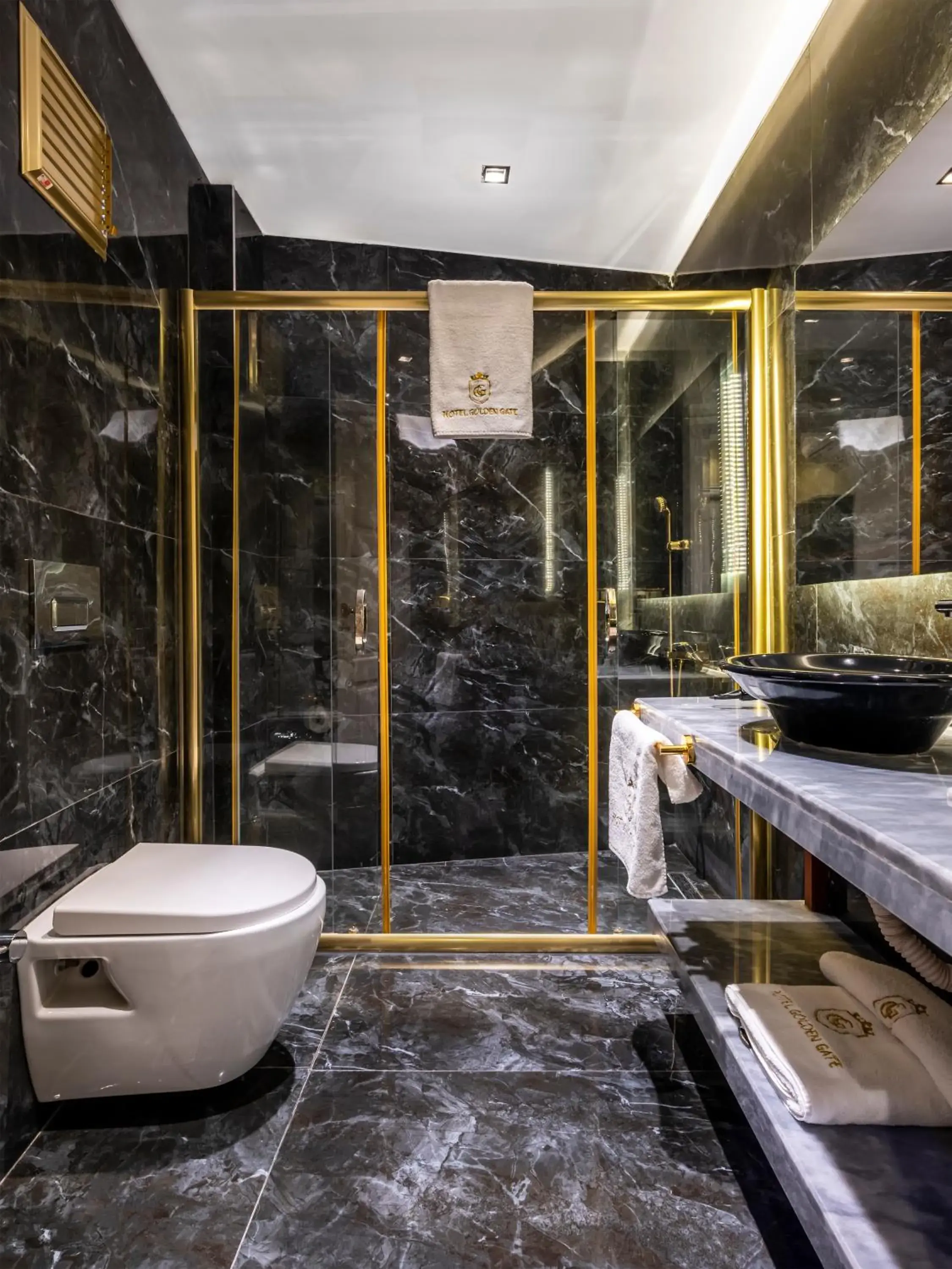 Shower, Bathroom in Hotel Golden Gate Topkapi