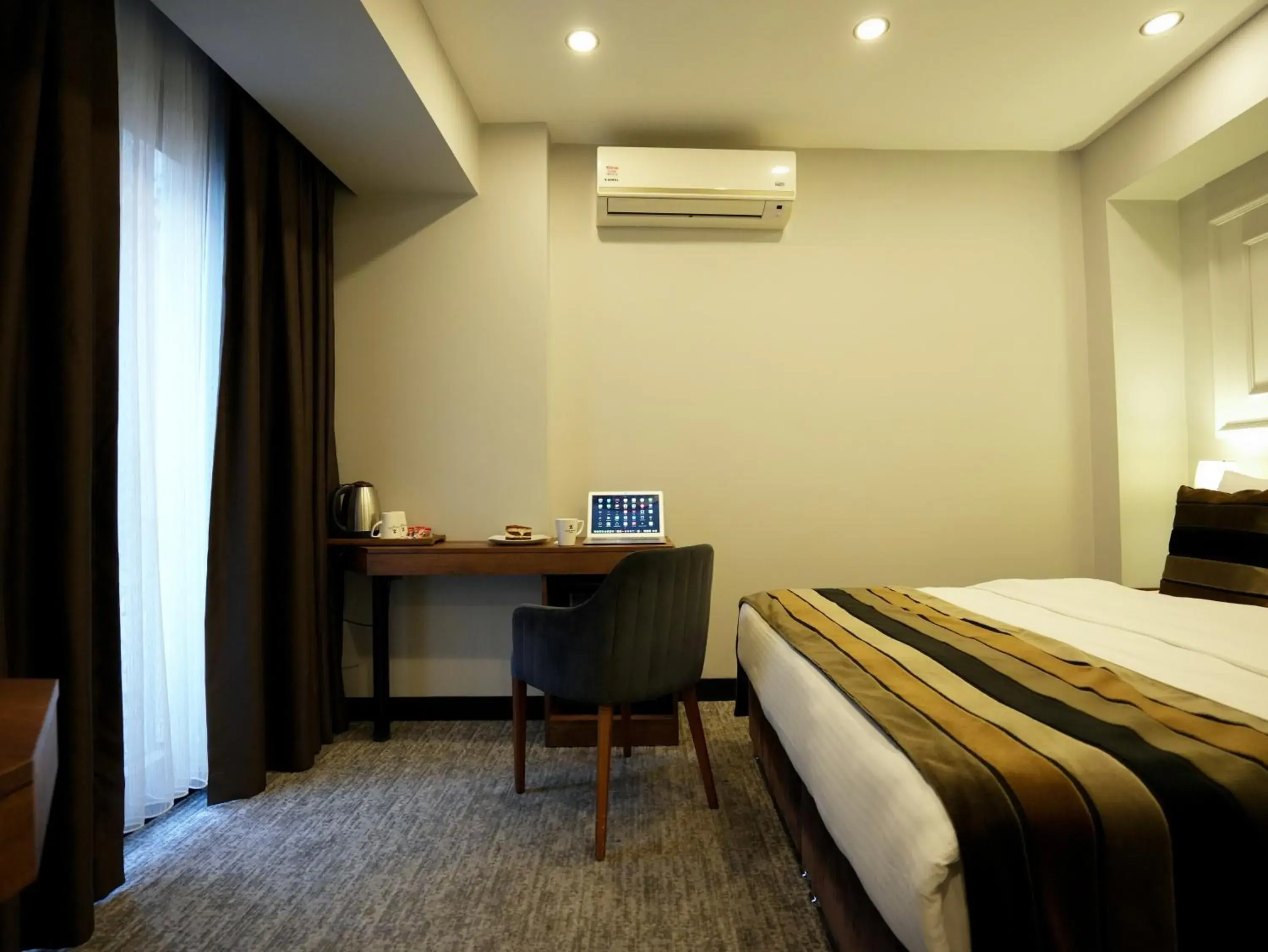 room service, Bed in Zalel Hotels Laleli room service, Bed in Zalel Hotels Laleli