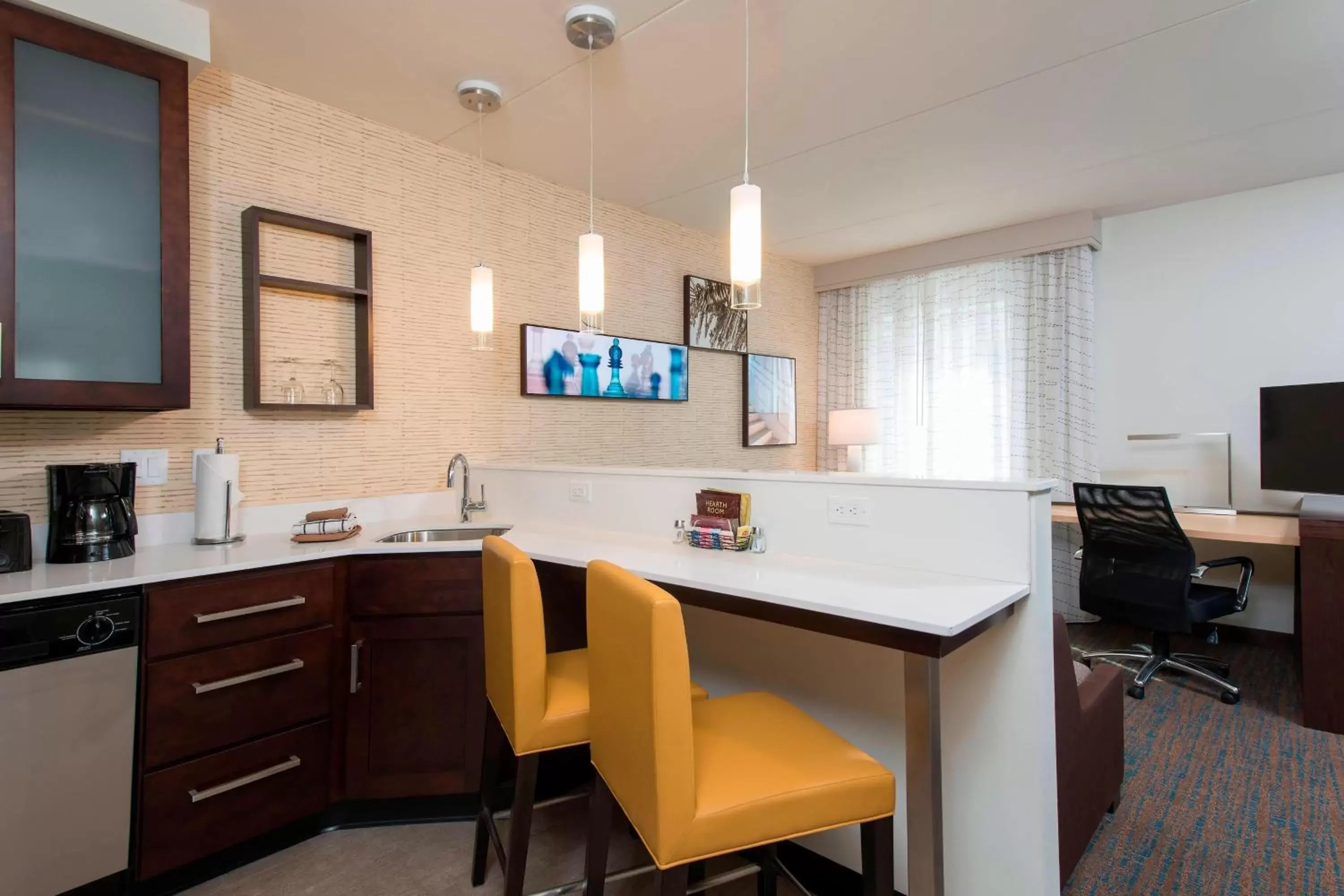 Photo of the whole room, Kitchen/Kitchenette in Residence Inn by Marriott Ann Arbor Downtown